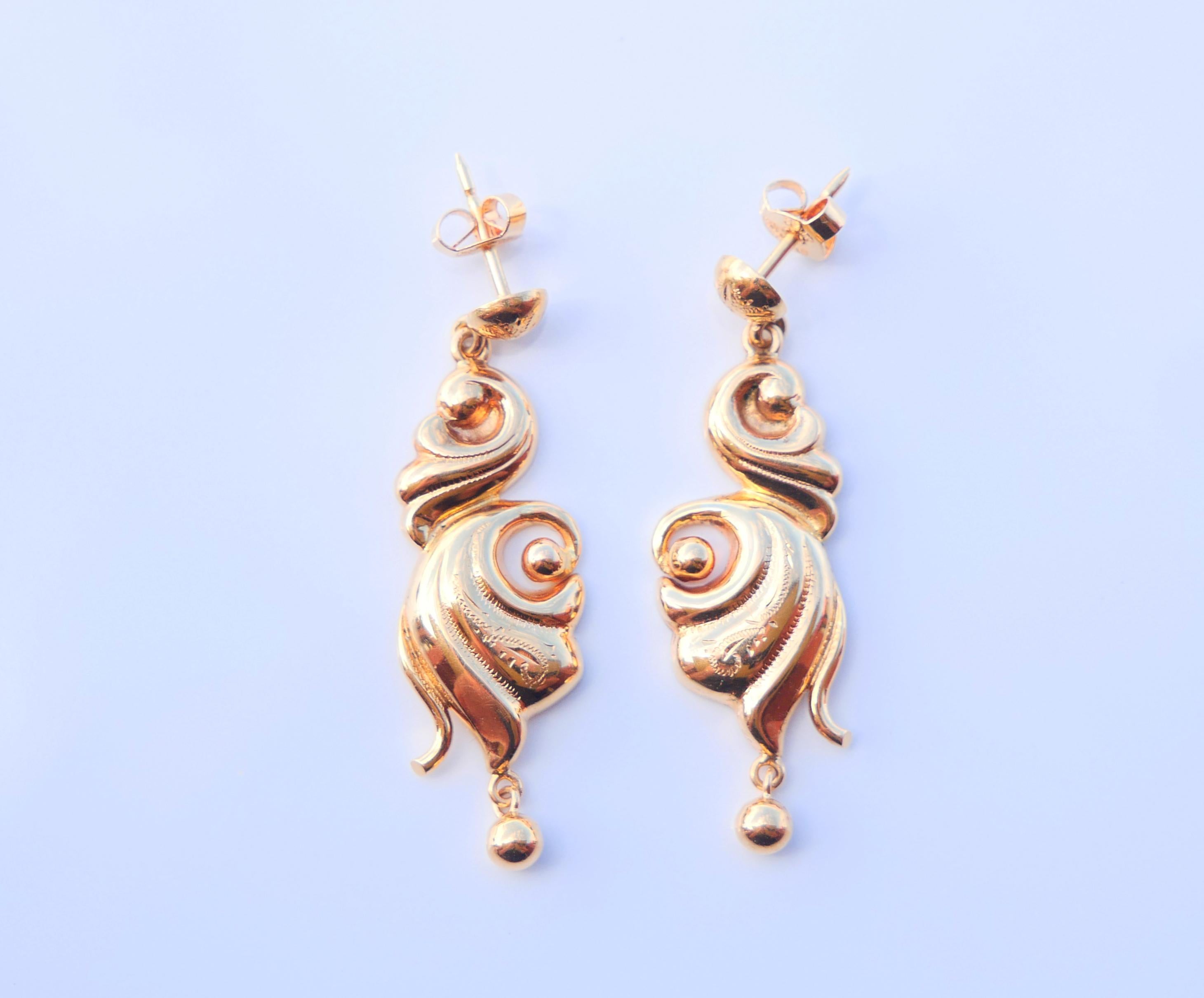Antique boxed Dangle Earrings solid 18K Gold / 7.76 gr For Sale 1