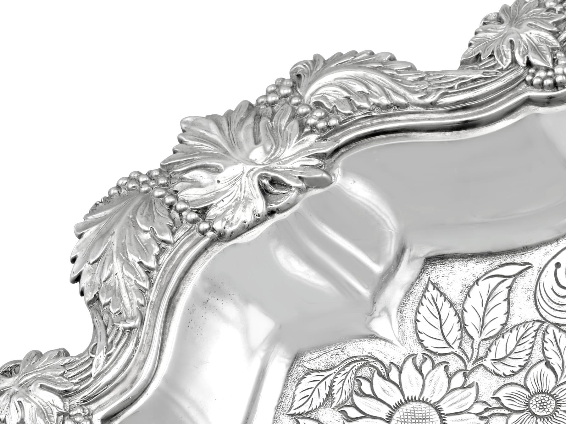 Argent Salière en argent coloniale indienne (1842), ancienne boîte. en vente