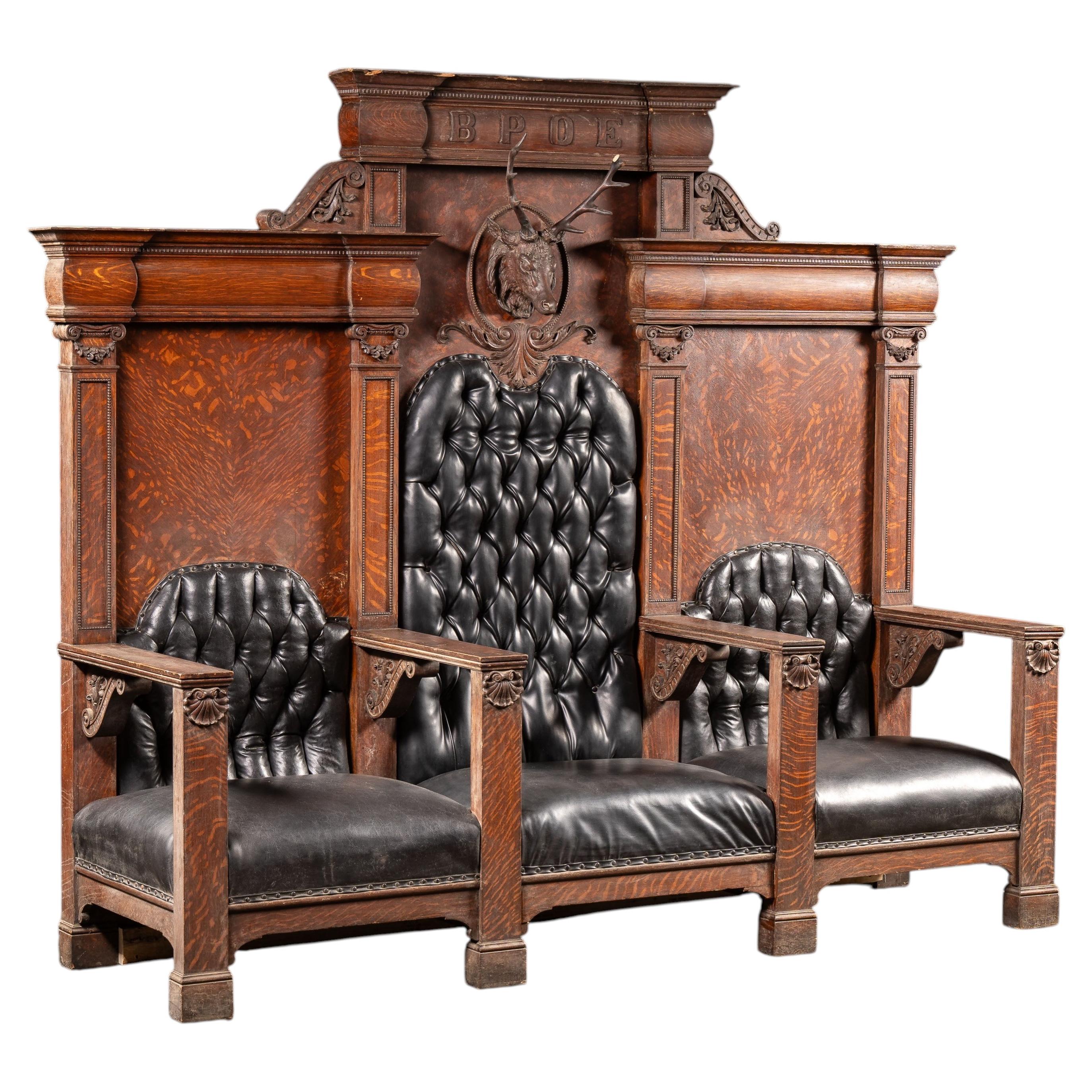Antike B.P.O.E. Elk Lodge „Tiger Oak“ Dreisitzer-Bank im Angebot