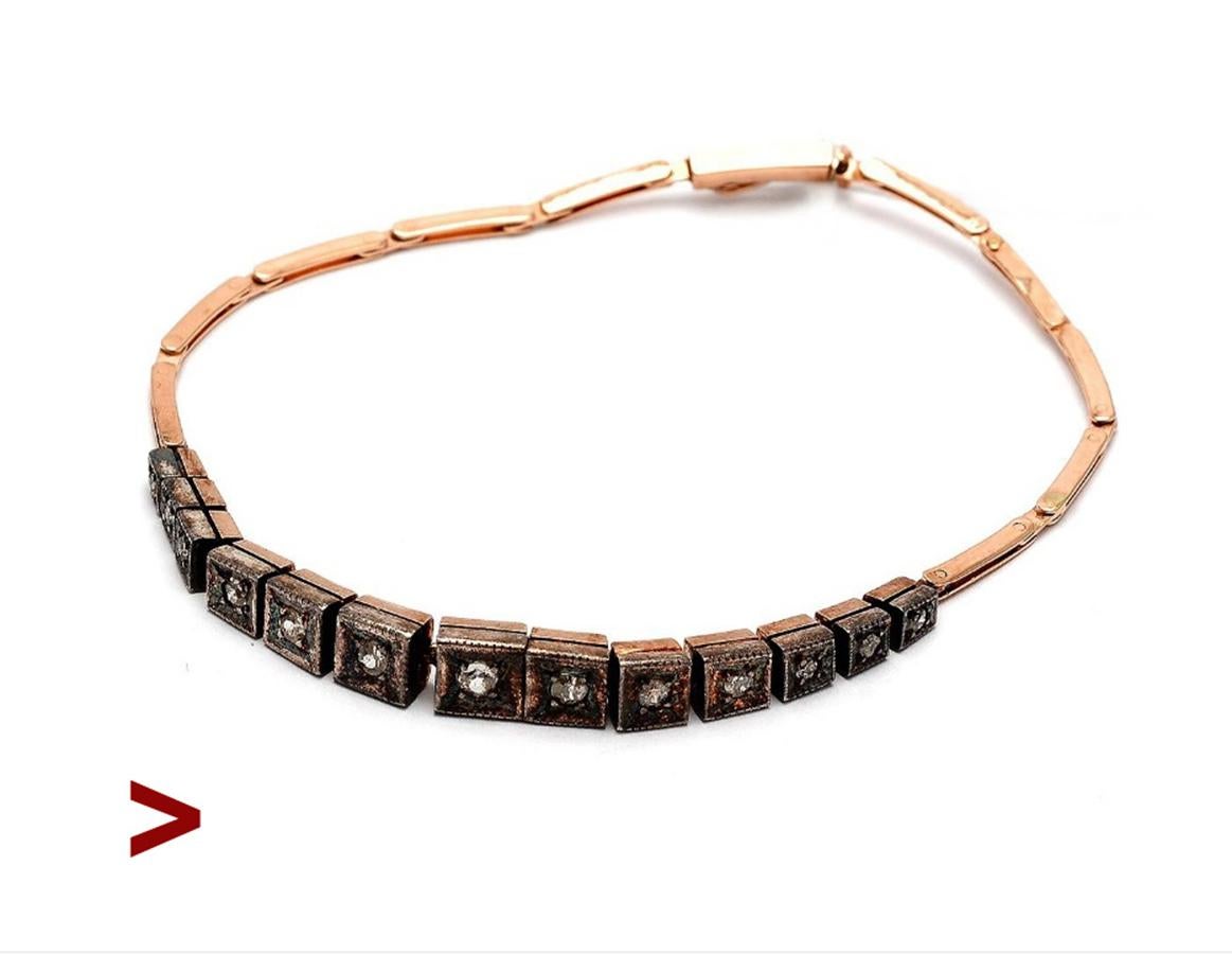 Bracelet européen  des années 1900 aux années 1920.

La partie principale est composée de treize lunettes flexibles en argent de forme carrée, fusionnées à une base en or rose massif 18 carats avec treize vieilles pierres. 
Taille du diamant