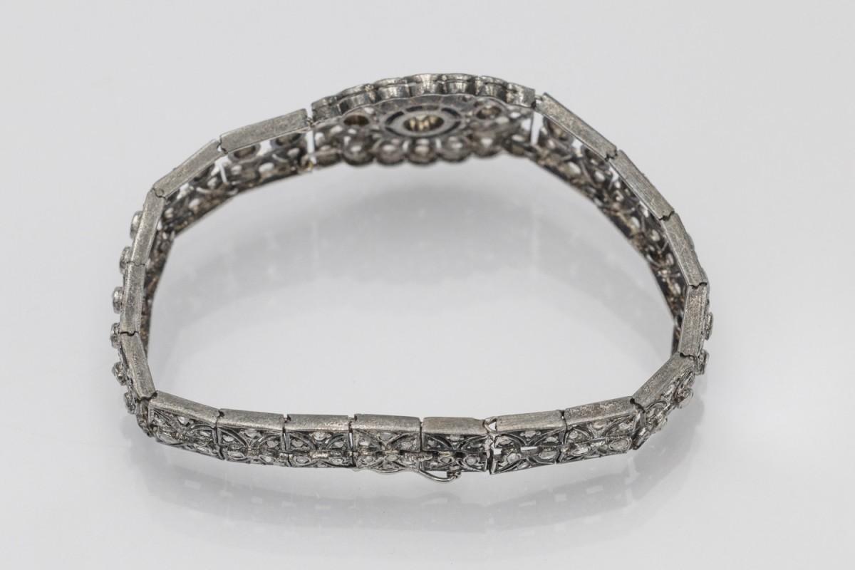 Antique bracelet from the Art Déco period, richly set with diamonds Art Decó en venta