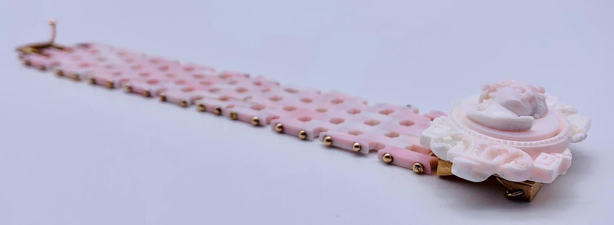 Bracciale cammeo con conchiglia rosa in oro antico In condizioni ottime in vendita a Munich, Bavaria