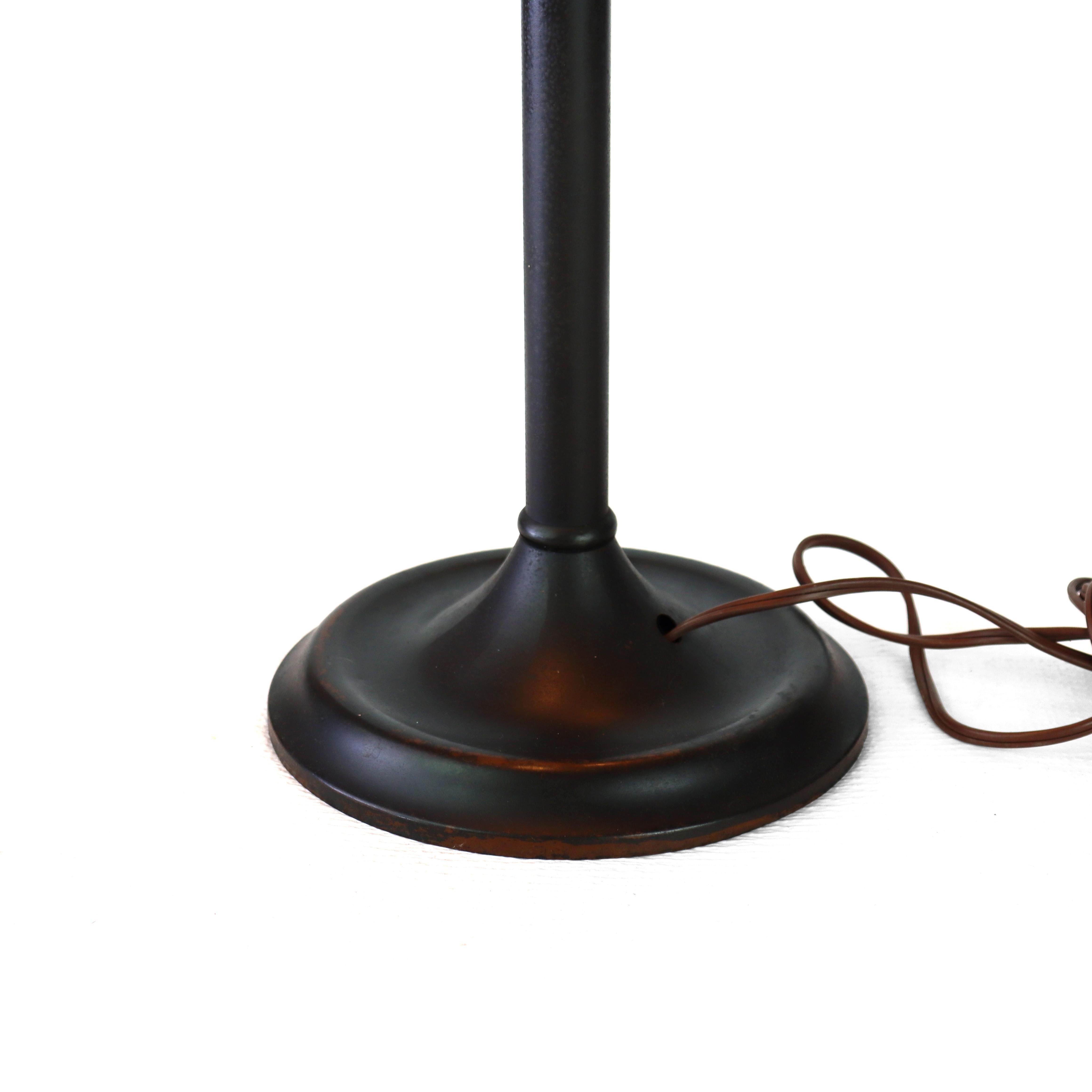 Ancienne lampe à 8 panneaux en verre scorie 2 tons de Bradley & Hubbard Arts & Crafts c1920 en vente 2