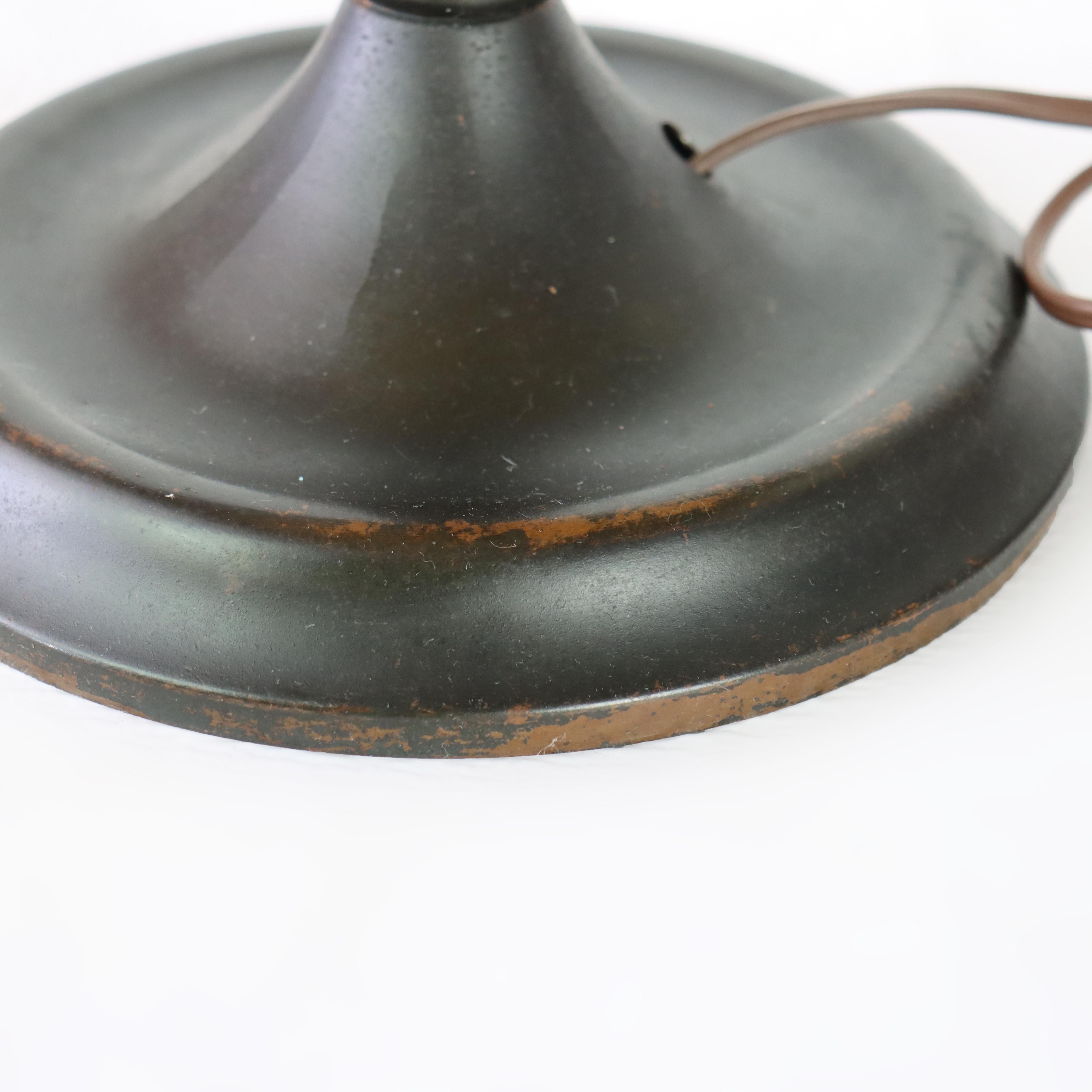 Ancienne lampe à 8 panneaux en verre scorie 2 tons de Bradley & Hubbard Arts & Crafts c1920 en vente 3