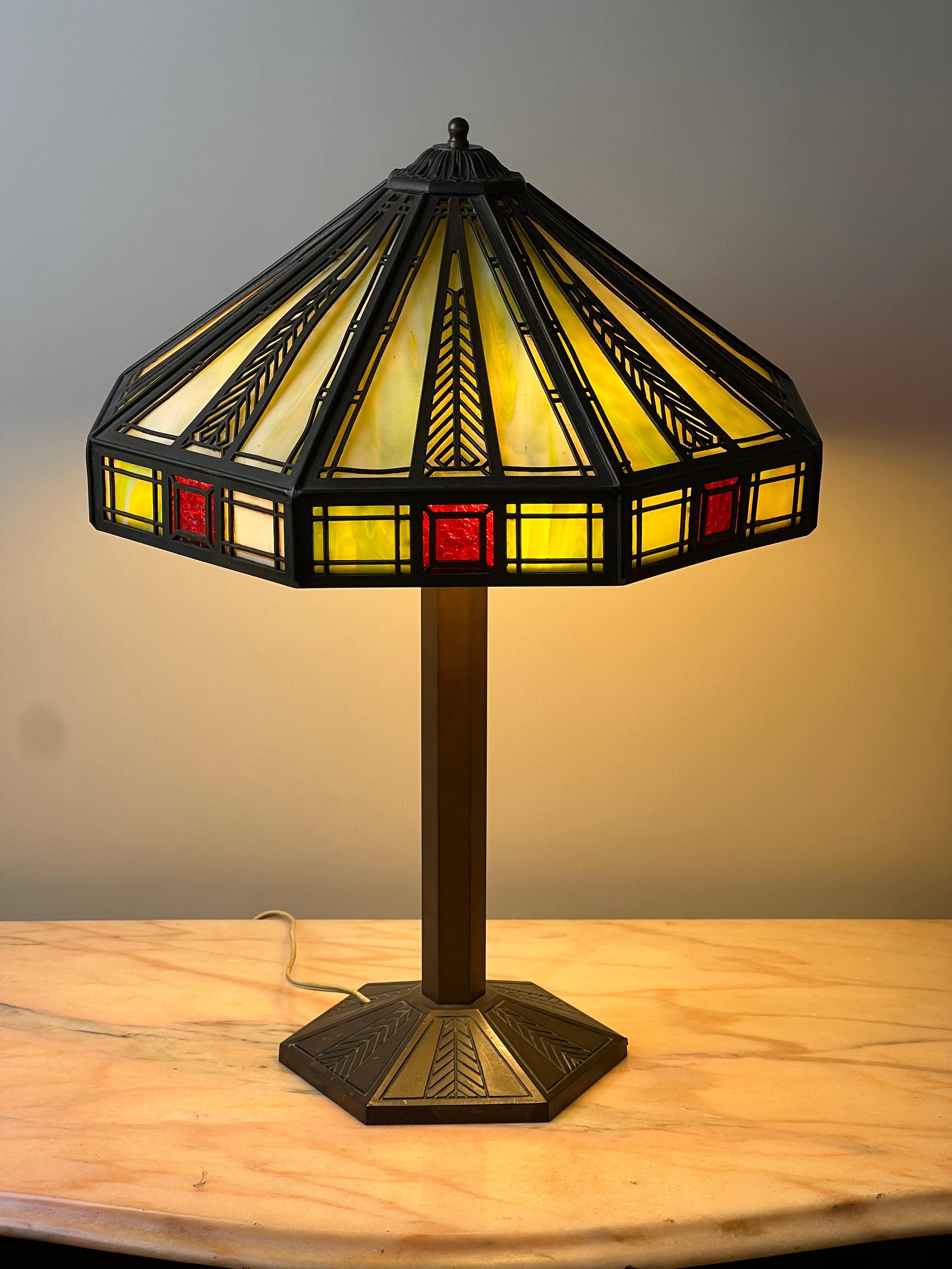 20ième siècle Lampe ancienne Bradley & Hubbard Arts & Crafts Prairie School Slag Glass en vente