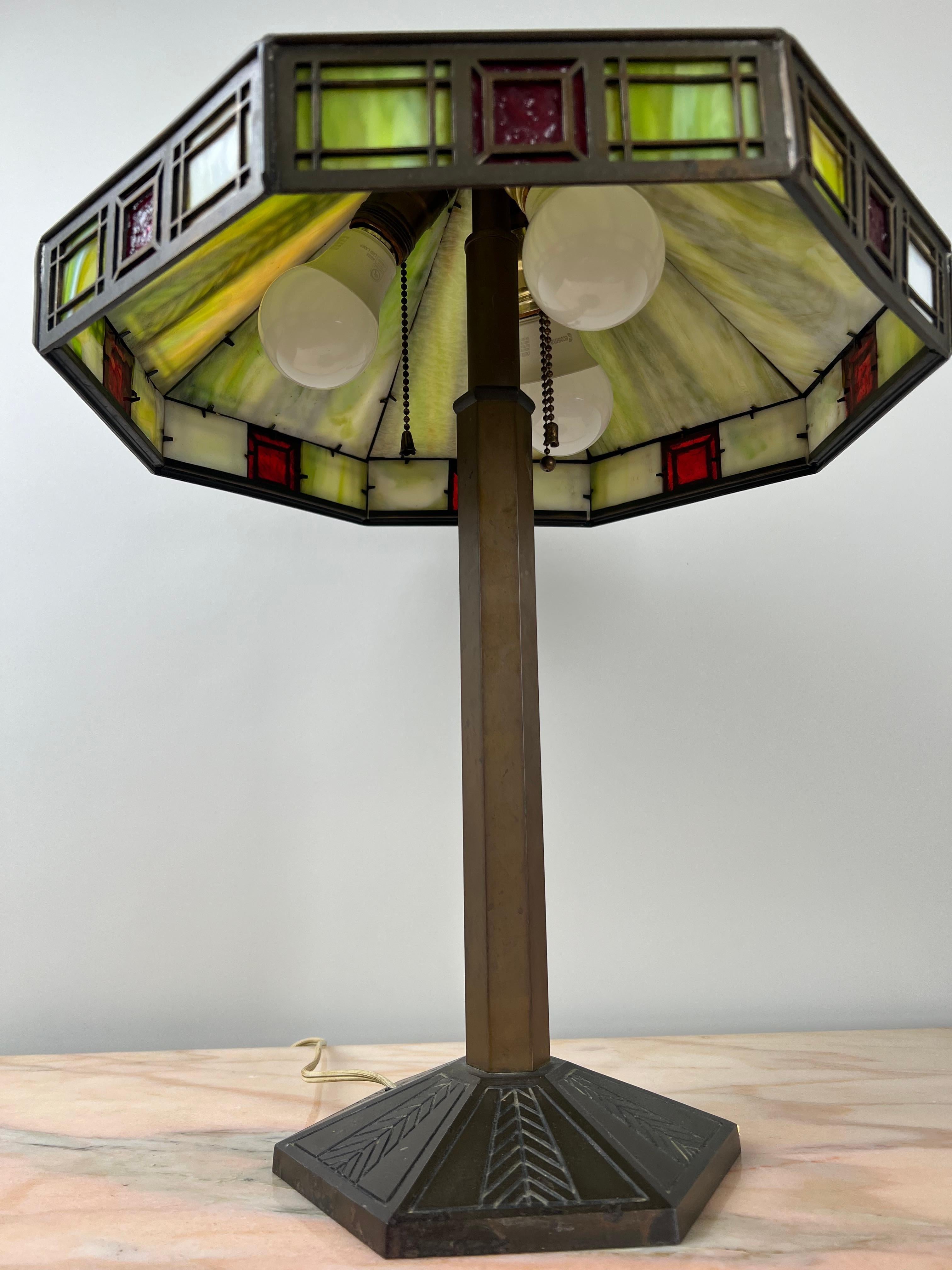 Lampe ancienne Bradley & Hubbard Arts & Crafts Prairie School Slag Glass en vente 1
