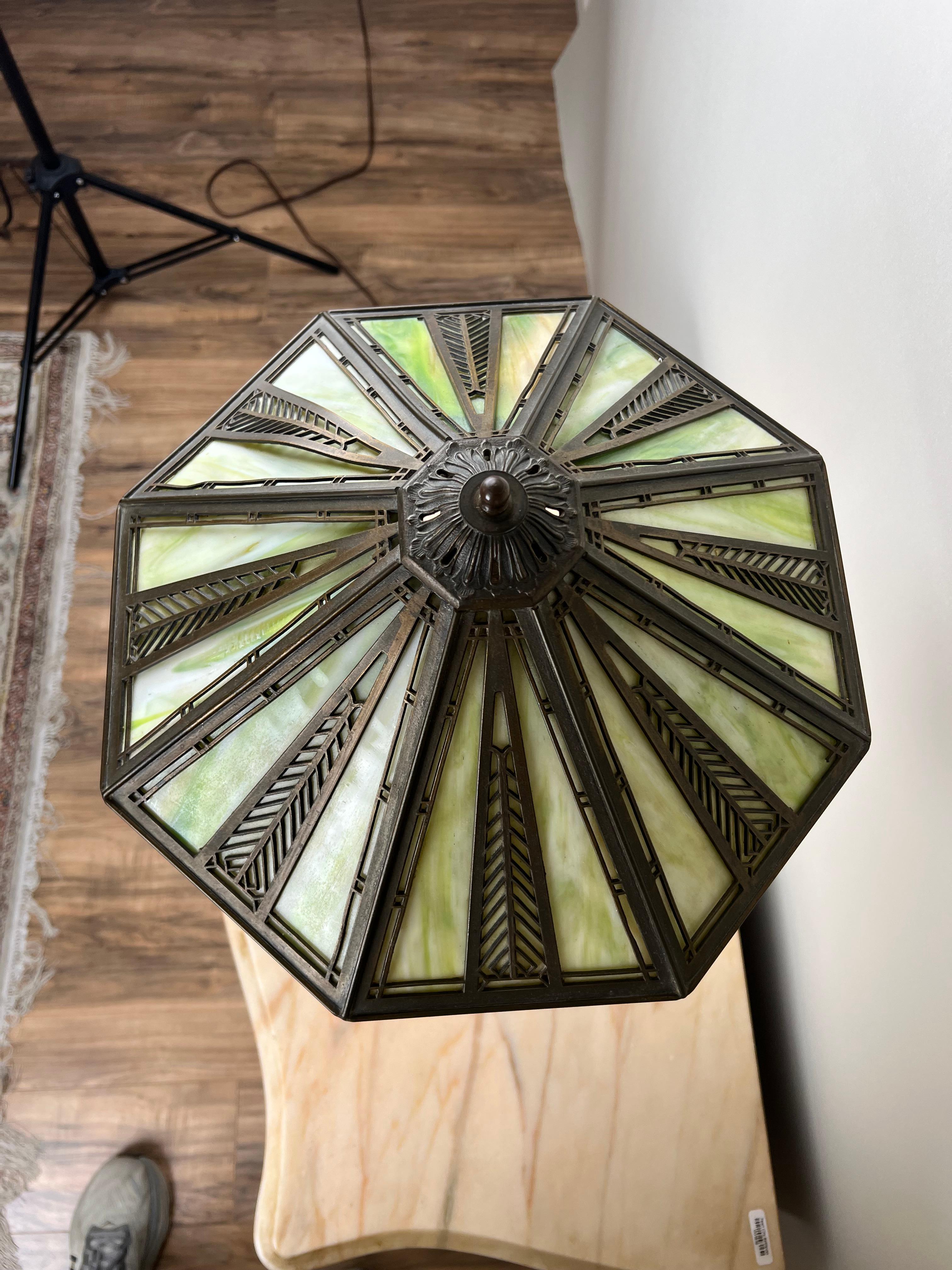 Lampe ancienne Bradley & Hubbard Arts & Crafts Prairie School Slag Glass en vente 2