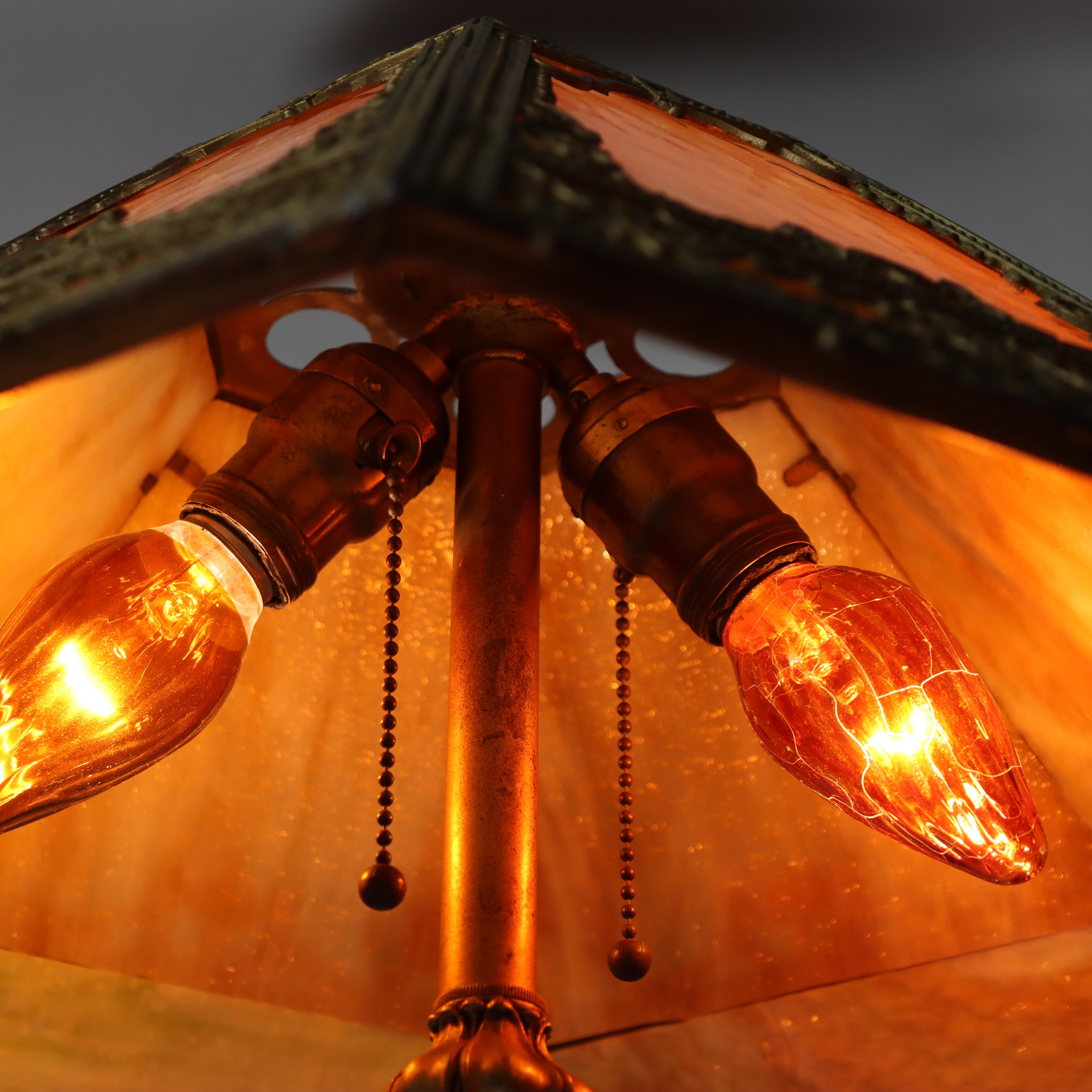 Américain Arte & Hubbard Arts & Crafts ancienne lampe de table à six panneaux en verre scorie C1920 en vente