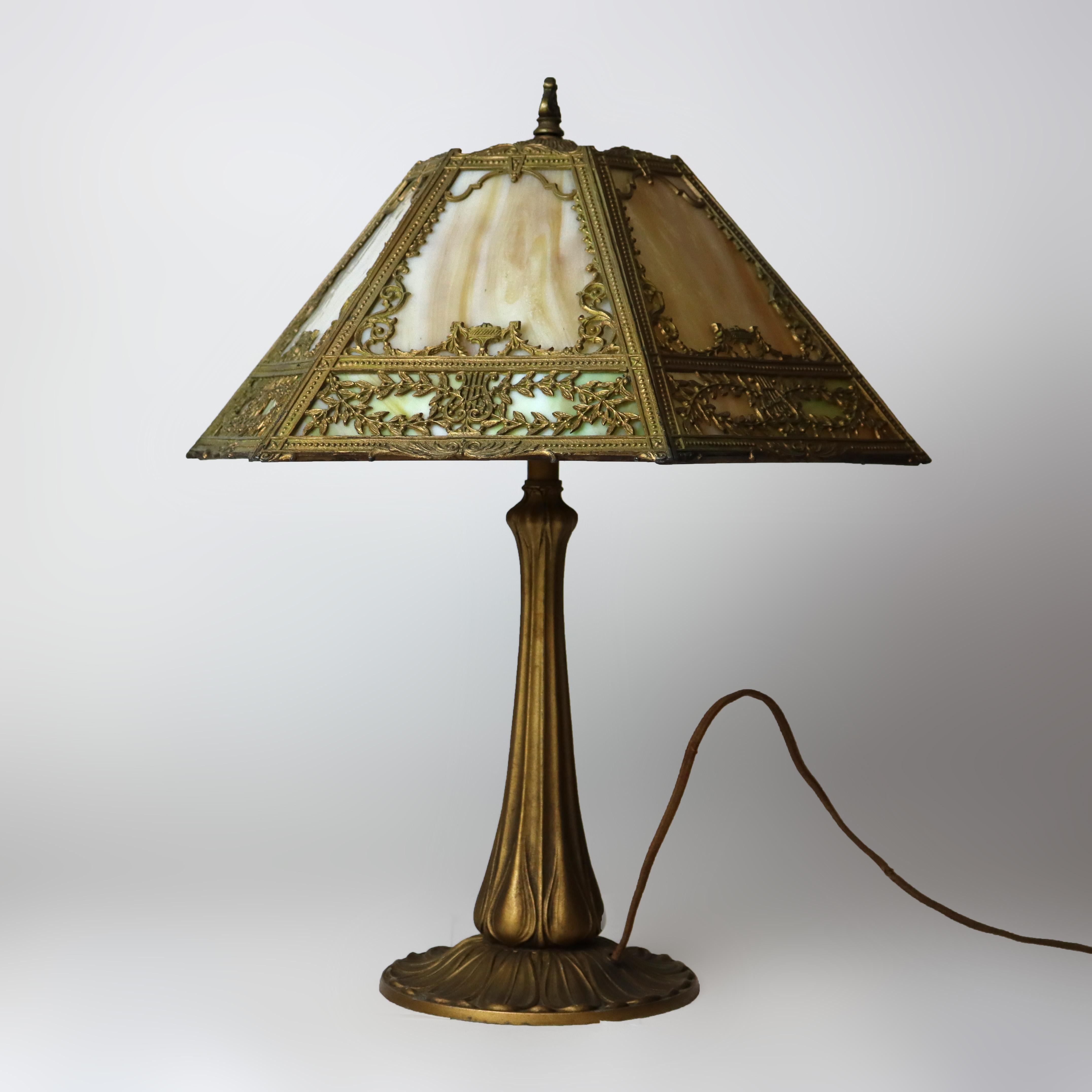 20ième siècle Arte & Hubbard Arts & Crafts ancienne lampe de table à six panneaux en verre scorie C1920 en vente