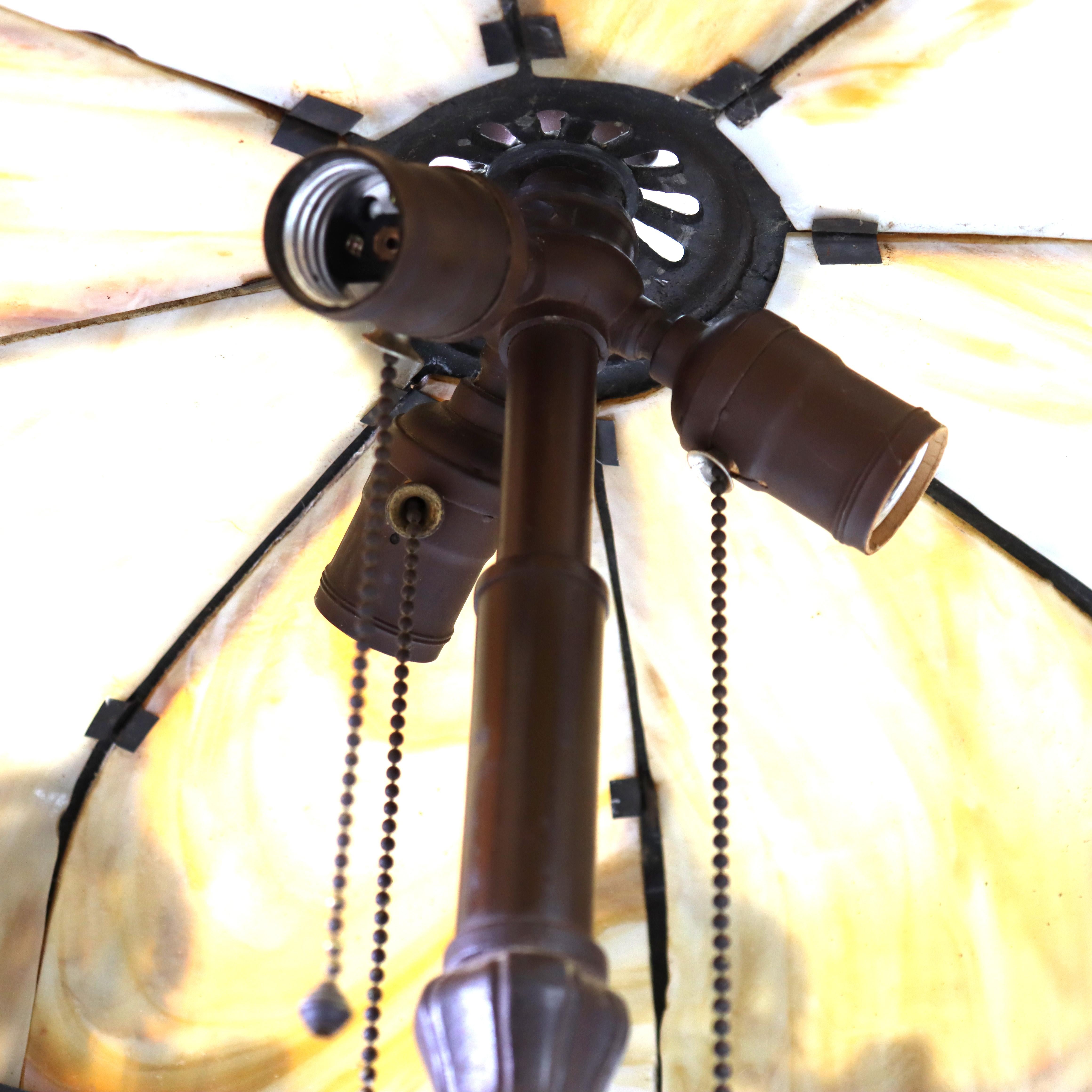 Antique Bradley & Hubbard attr Arts & Crafts 8 Panel Slag Glass Table Lamp c1920 Vidrio de escoria en venta