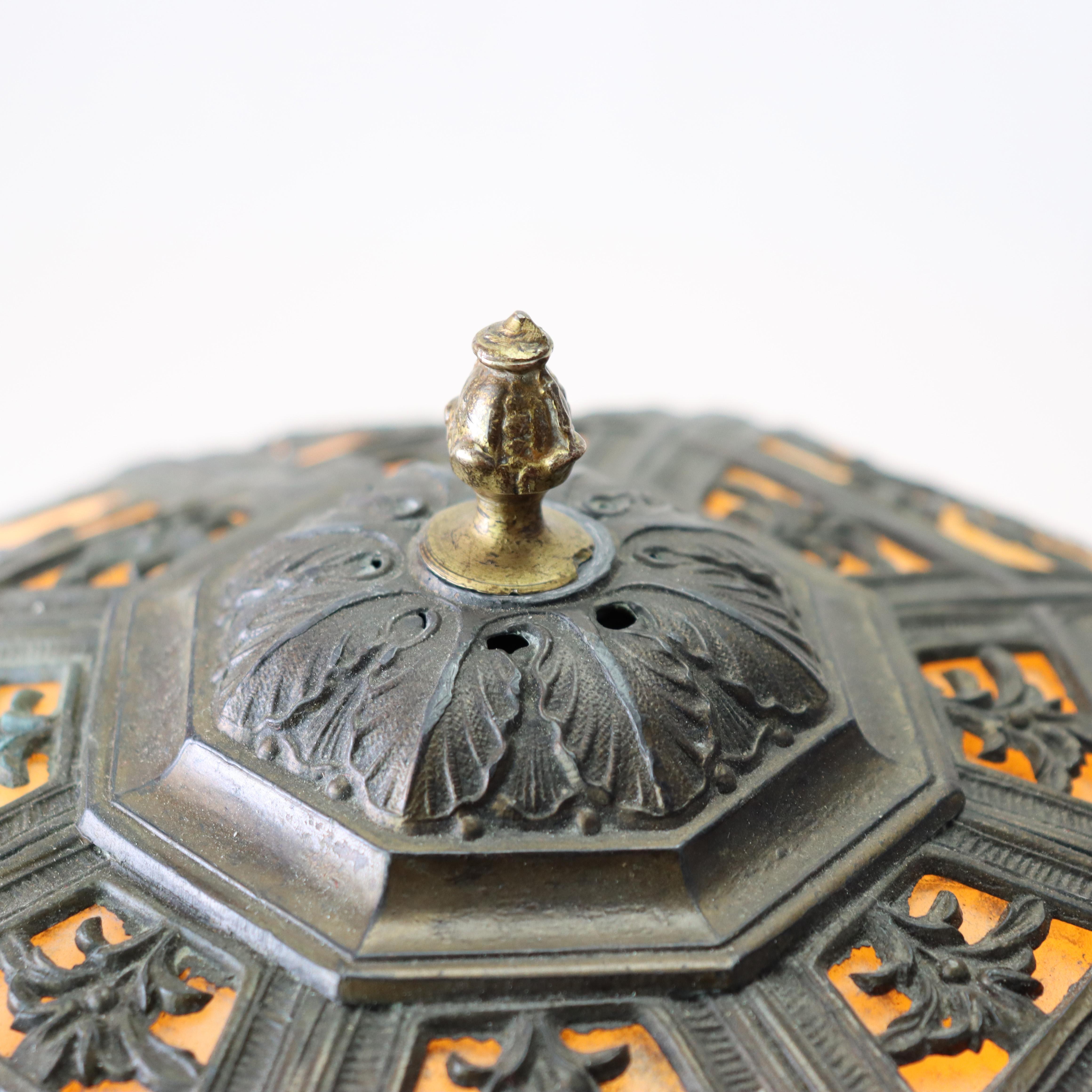 Lampe de table ancienne en verre scorie 2 tons de l'école Bradley & Hubbard C1920 en vente 3