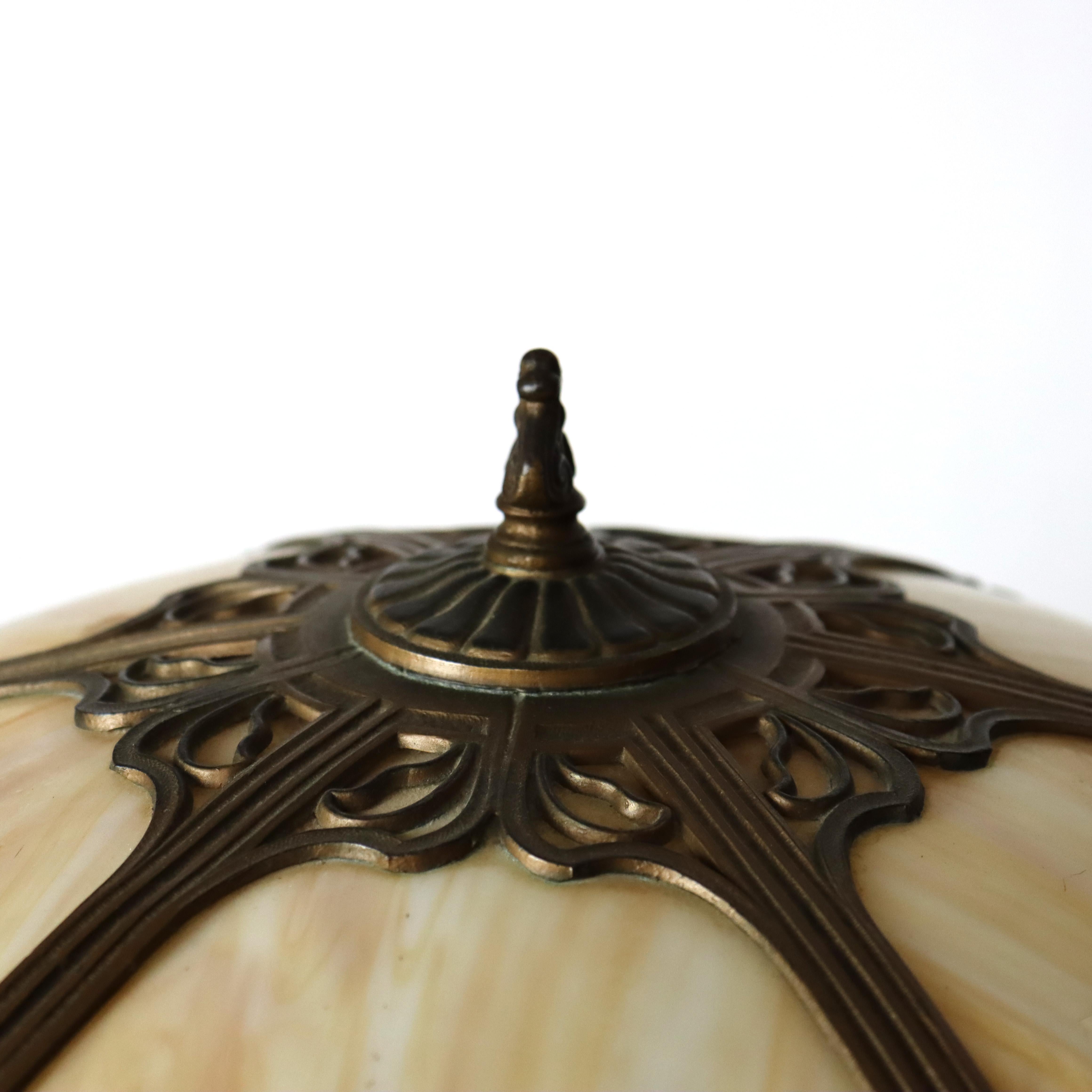 Américain Ancienne lampe à 6 panneaux en verre de scories de l'école Bradley & Hubbard Arts & Crafts C1920 en vente