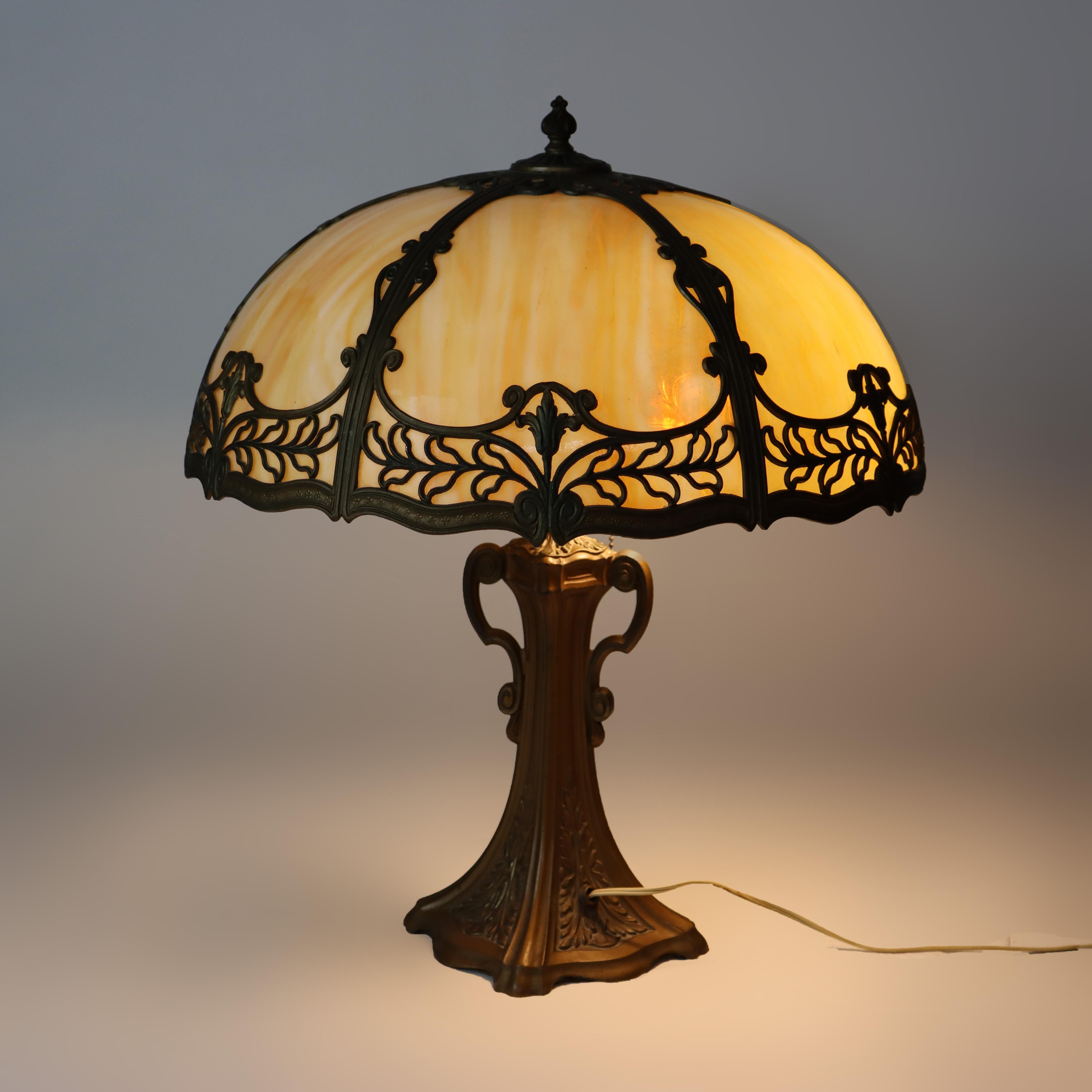 20ième siècle Ancienne lampe à 6 panneaux en verre de scories de l'école Bradley & Hubbard Arts & Crafts C1920 en vente