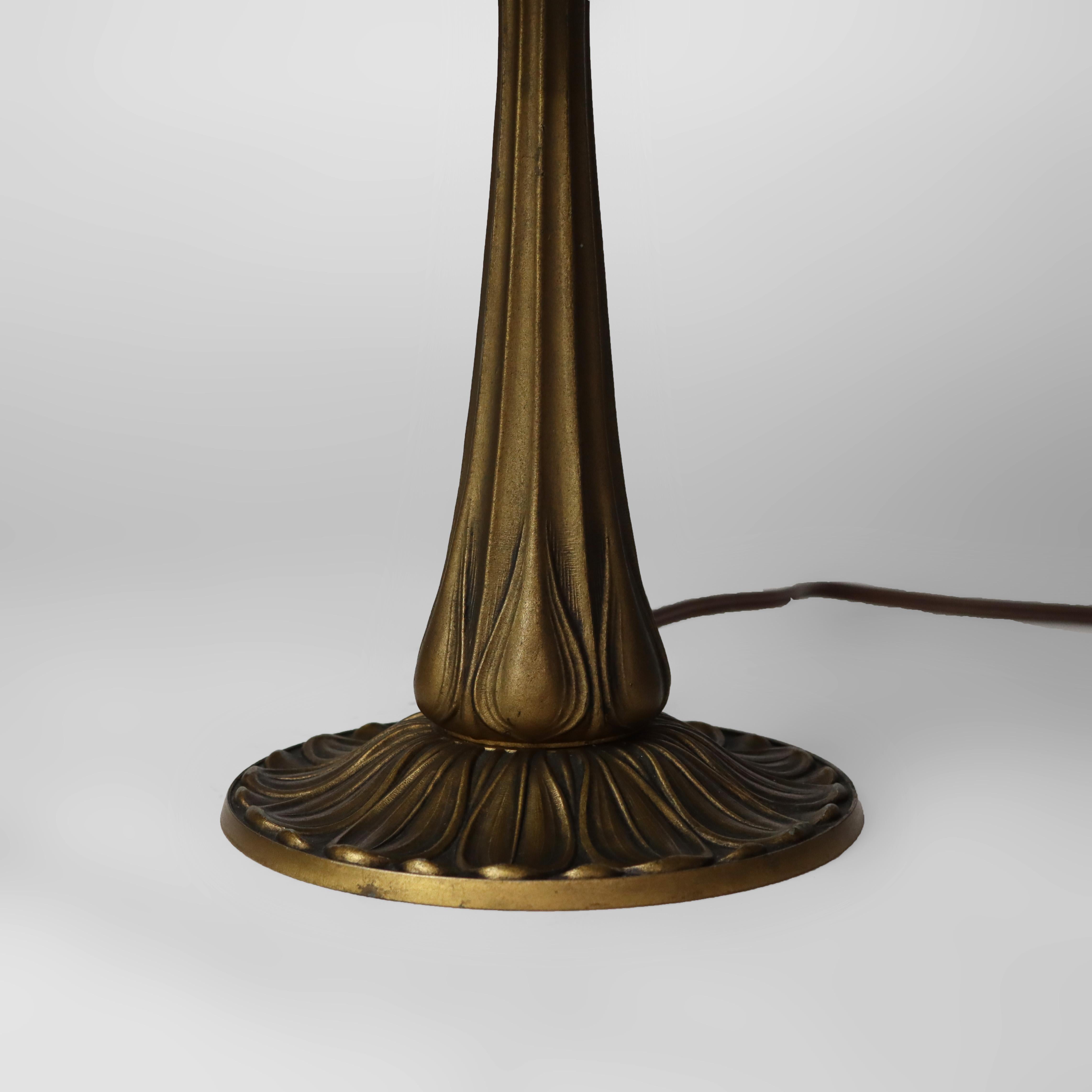 Ancienne lampe de table en verre de scories de l'école Bradley & Hubbard Arts & Crafts c1920 Bon état - En vente à Big Flats, NY