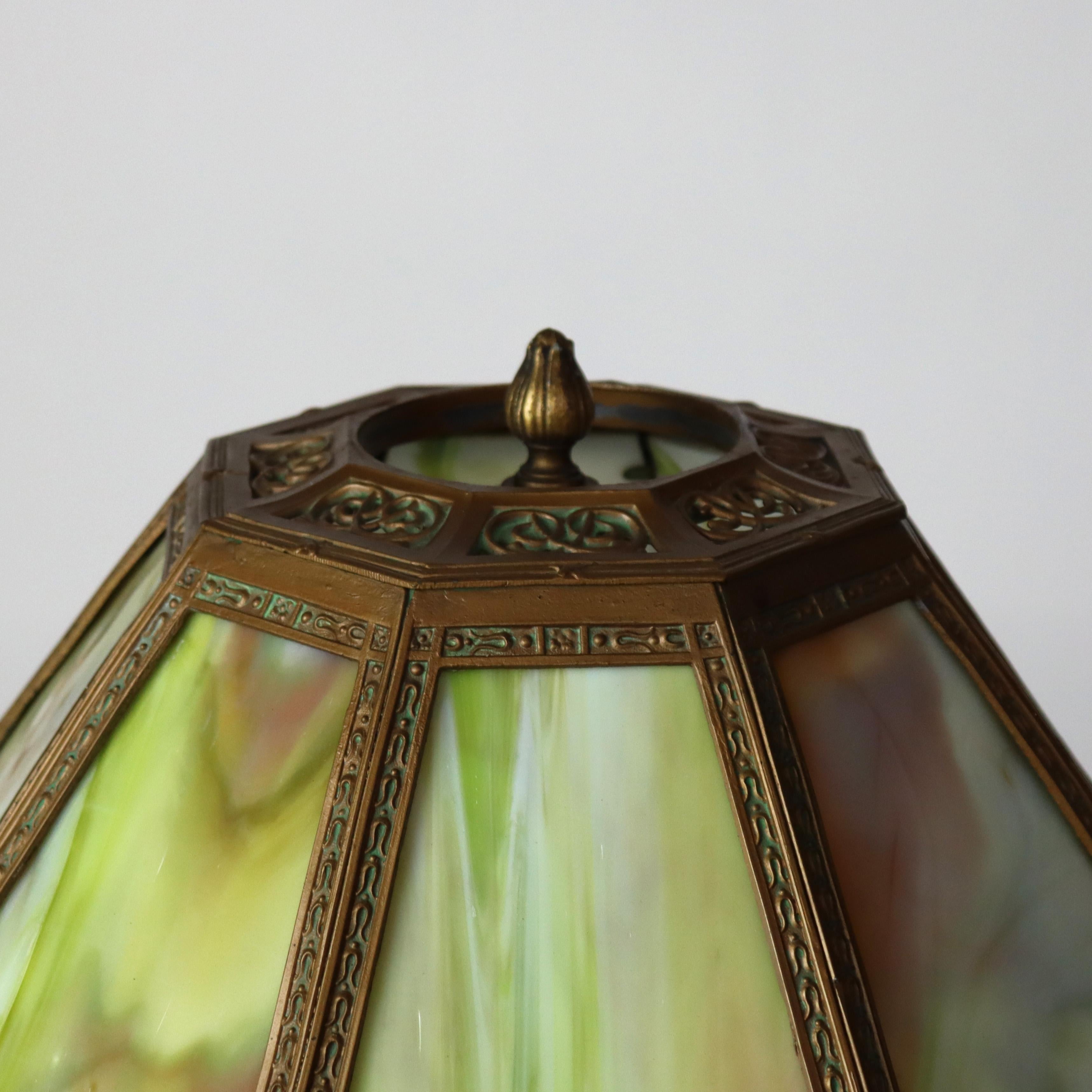 Ancienne lampe de table en verre de scories de l'école Bradley & Hubbard Arts & Crafts c1920 en vente 1
