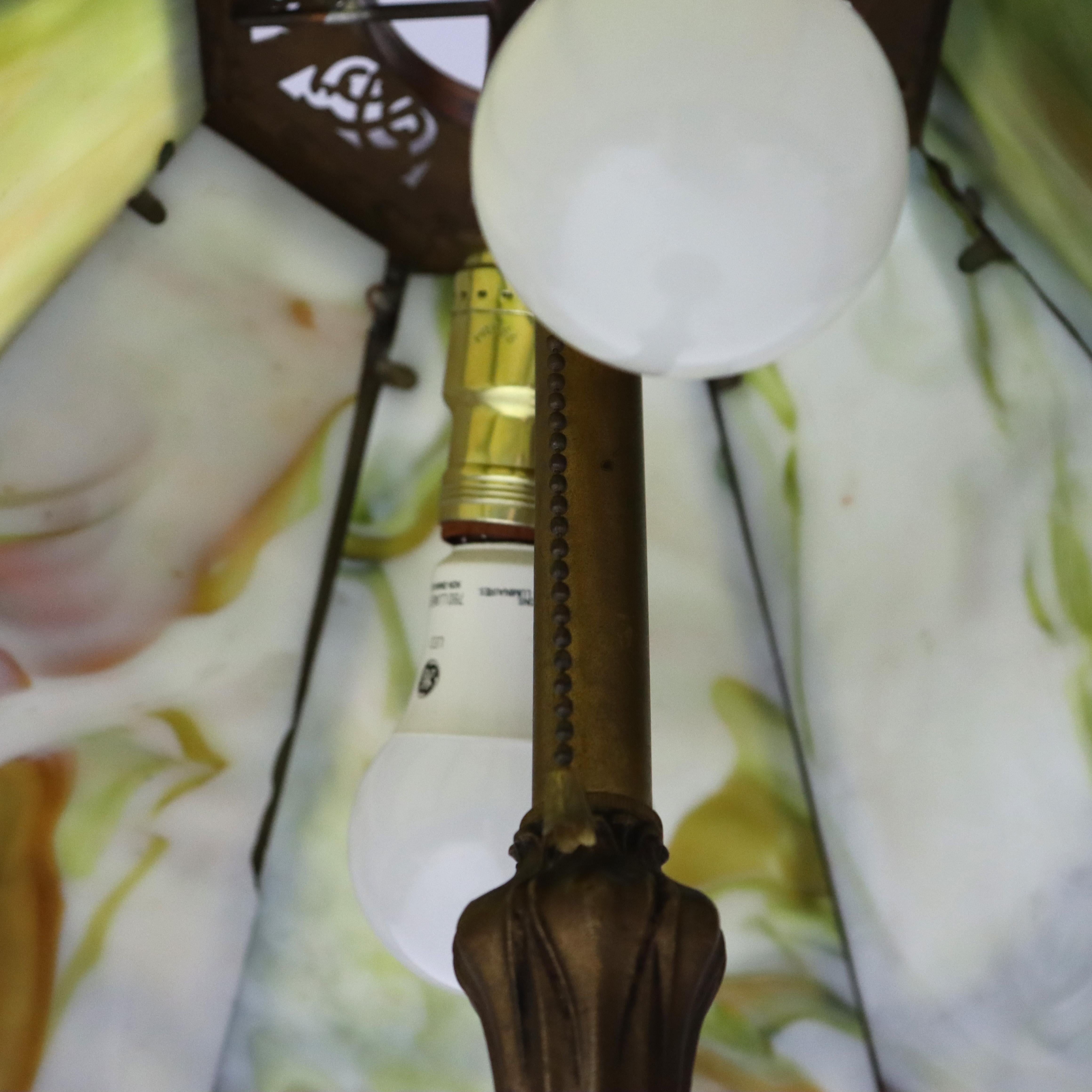Ancienne lampe de table en verre de scories de l'école Bradley & Hubbard Arts & Crafts c1920 en vente 2