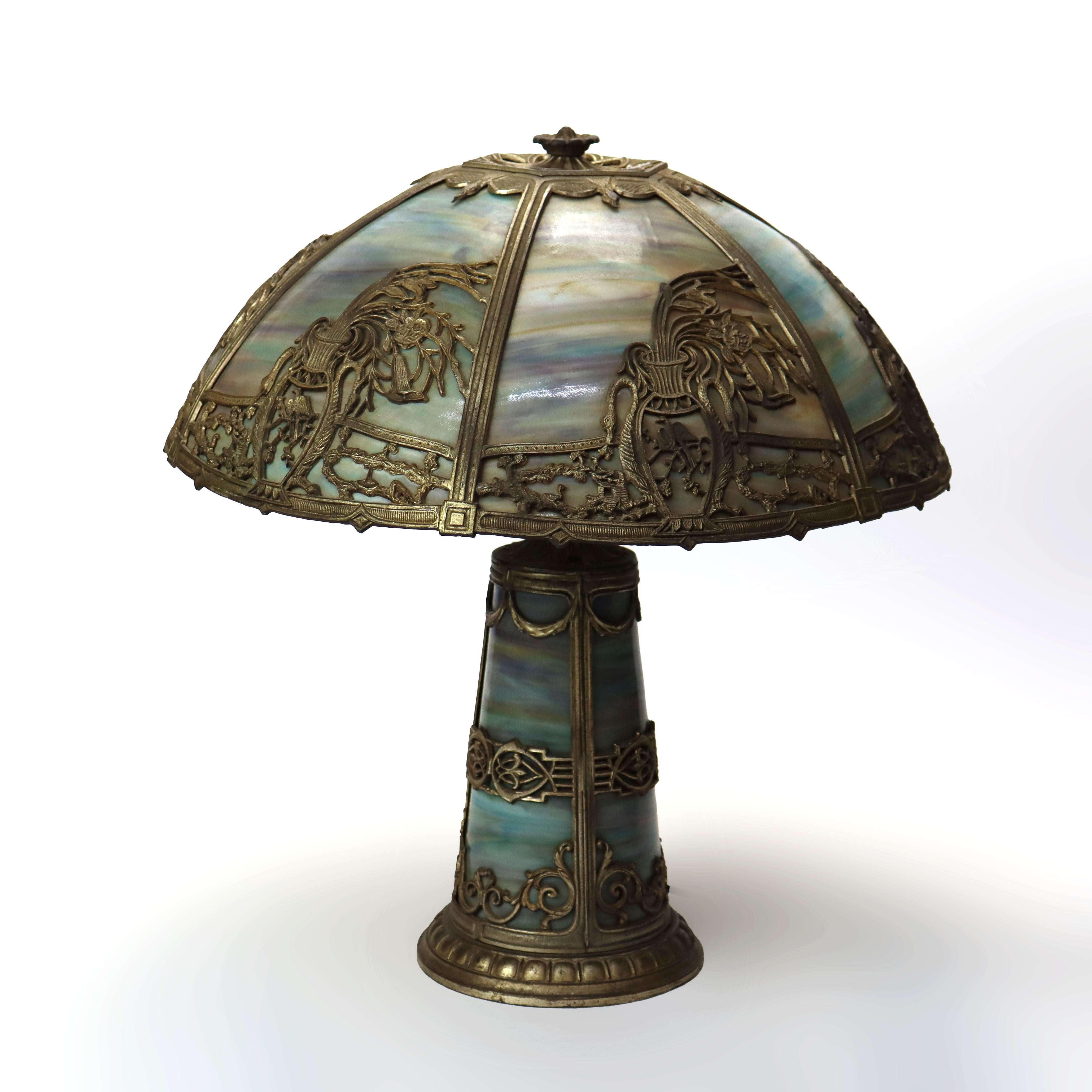Antica lampada da tavolo in vetro scoria con base illuminata della scuola Bradley & Hubbard, 1920 ca. in vendita 1