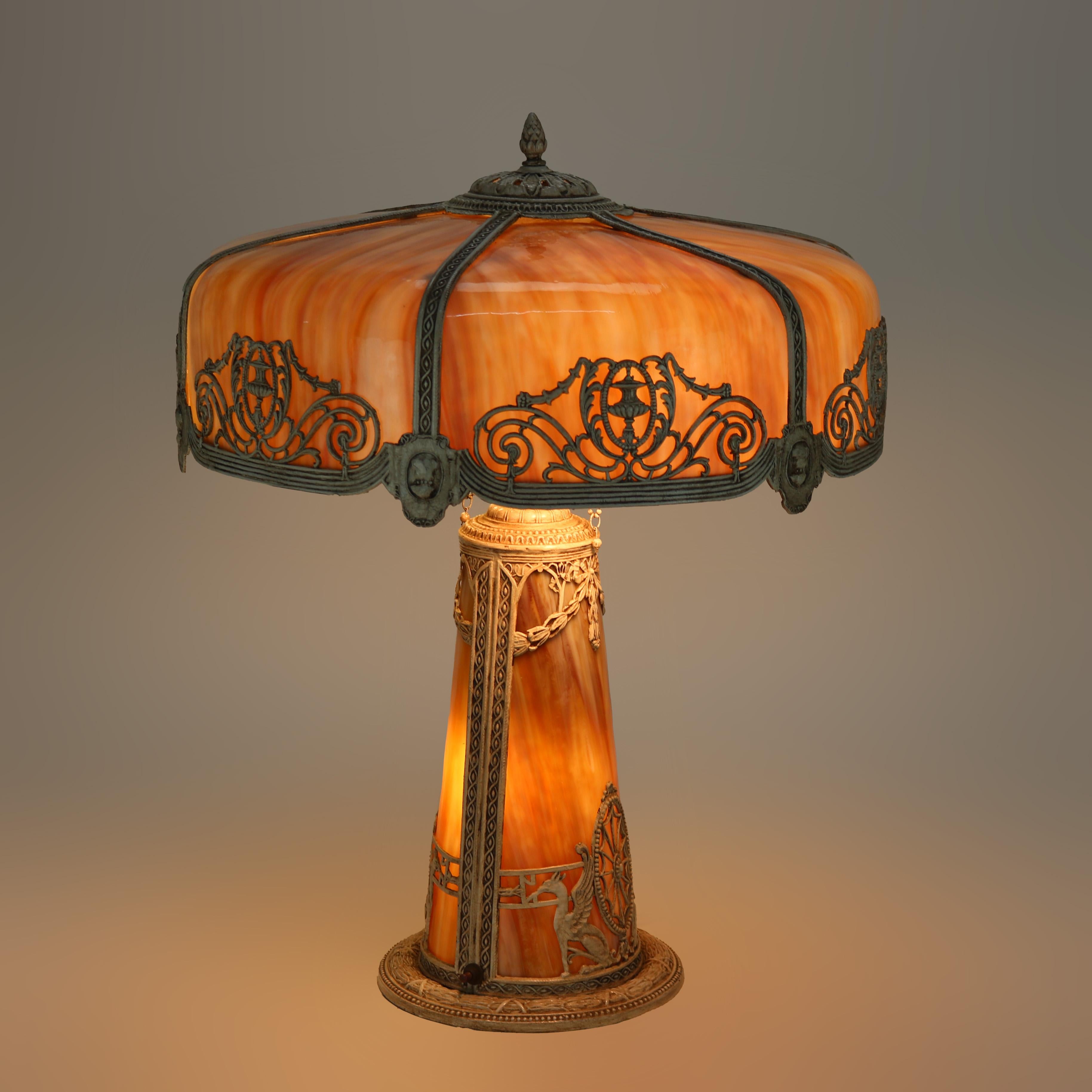Lampada antica in vetro scoria della scuola Bradley & Hubbard a sei pannelli C1920.   
23