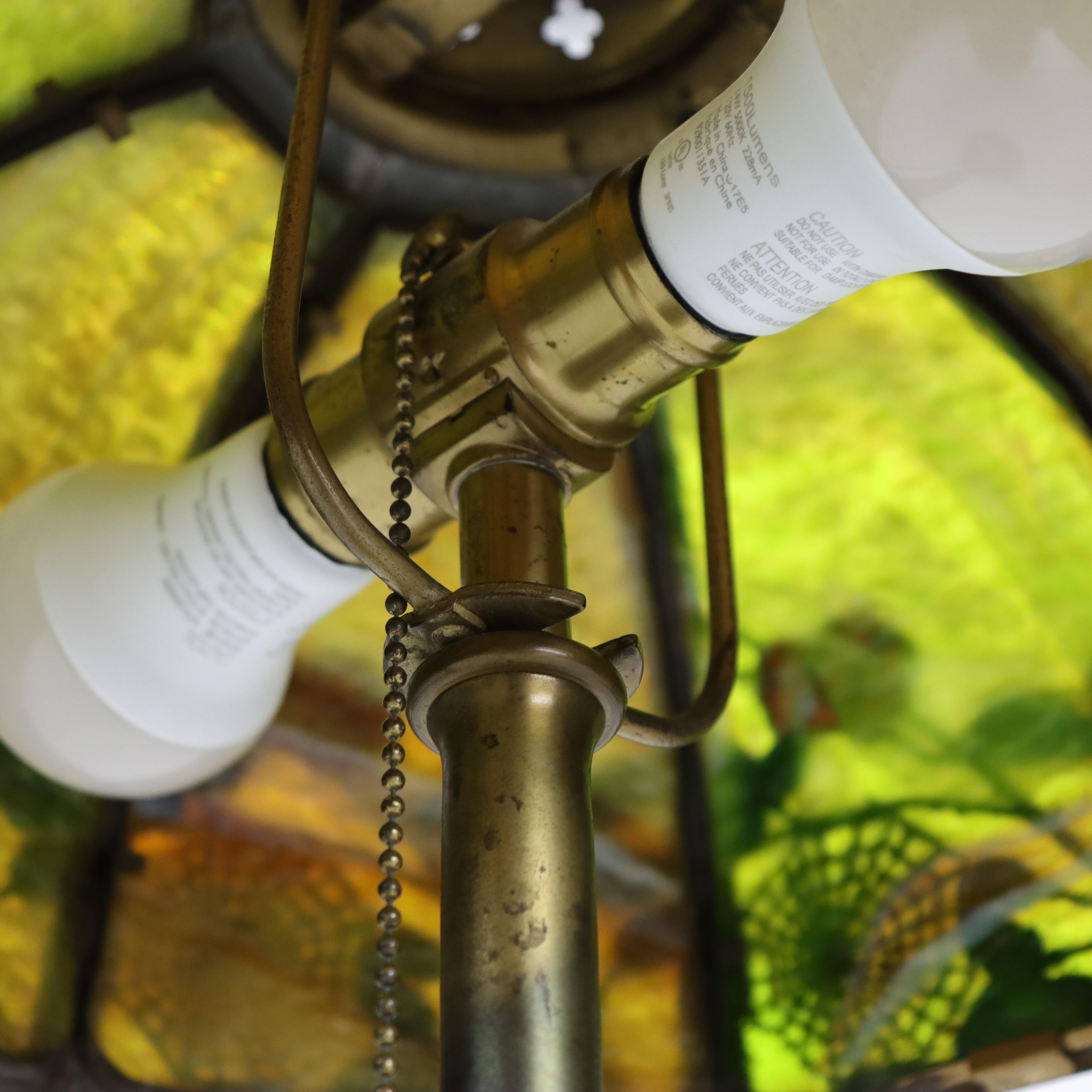 Antique Bradley & Hubbard Style Arts & Crafts 8 Panel Slag Glass Table Lamp In Good Condition For Sale In Big Flats, NY