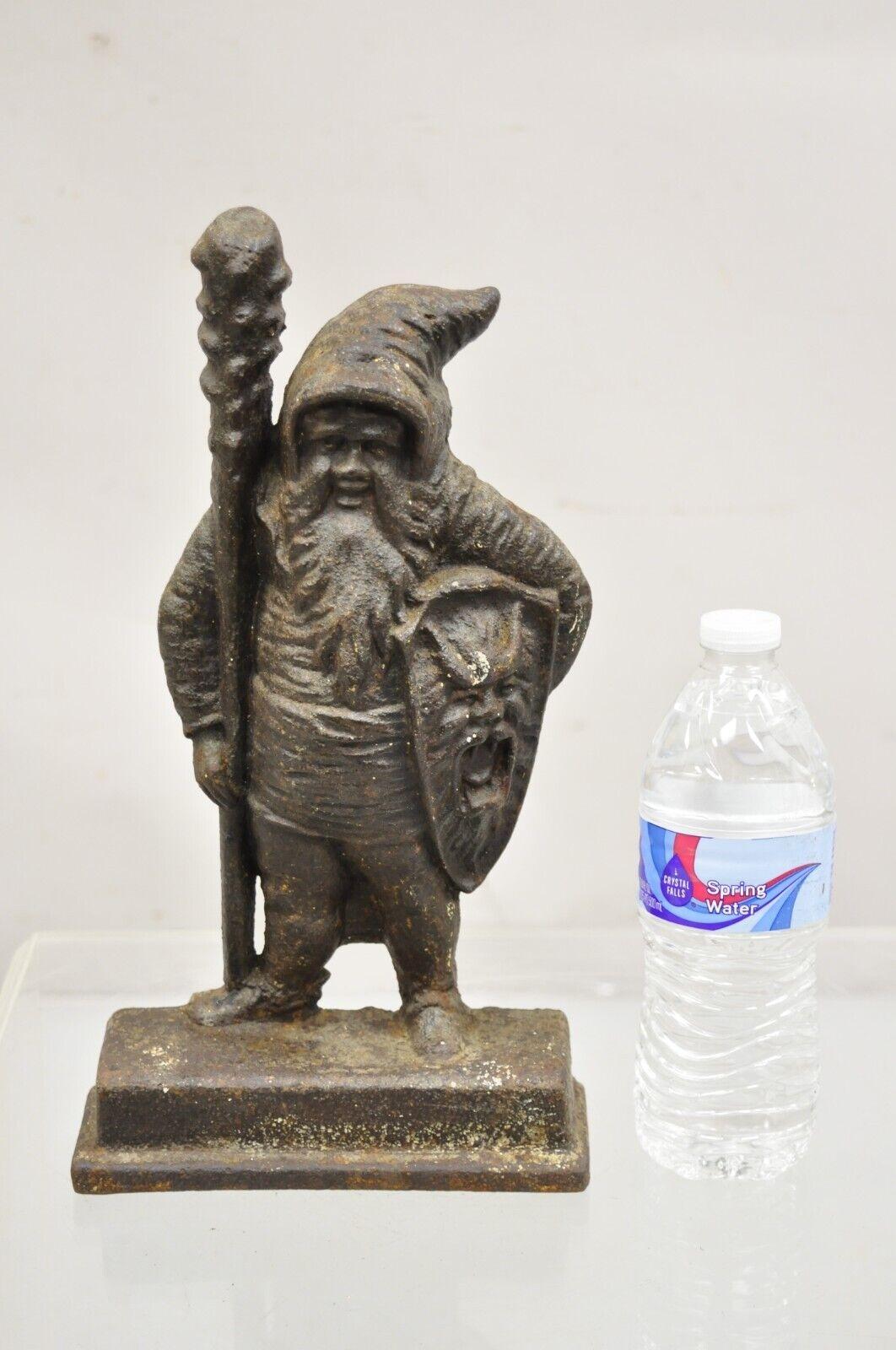 Antike Bradley & Hubbard Victorian Cast Iron Figural Warrior Gnome Türstopper. CIRCA Ende des 19. Jahrhunderts. Abmessungen: 13
