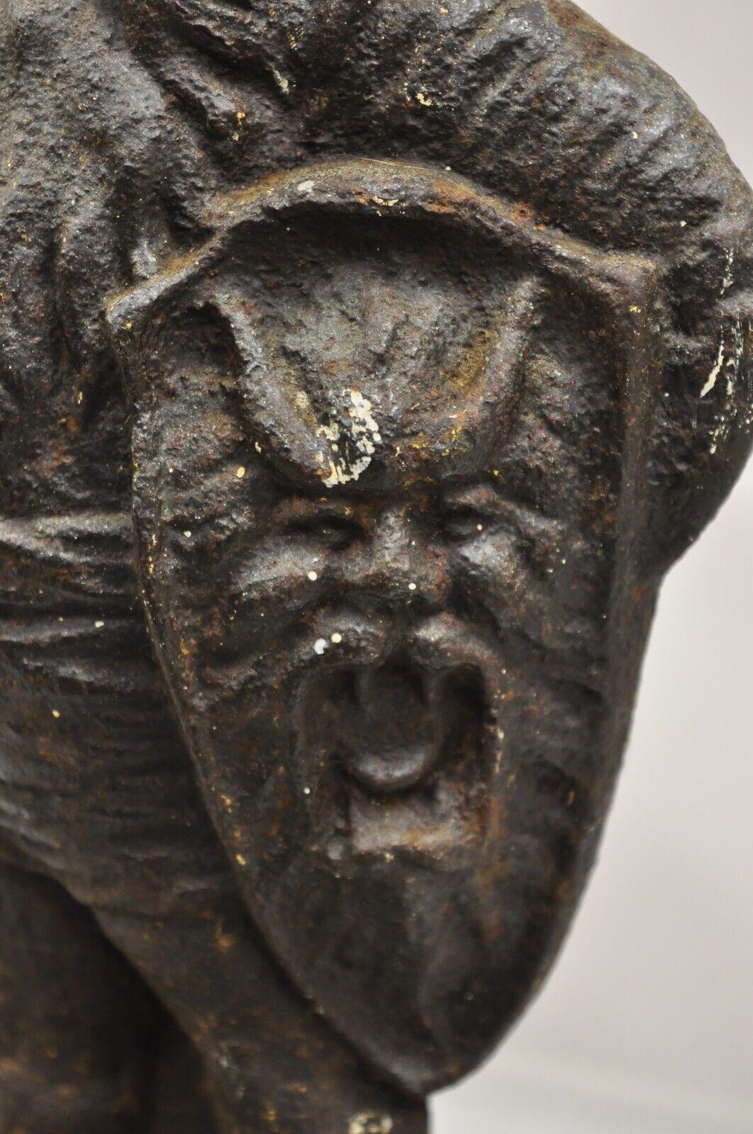 Antike Bradley & Hubbard Victorian Cast Iron Figural Krieger Gnom Türstopper (Spätes 19. Jahrhundert) im Angebot