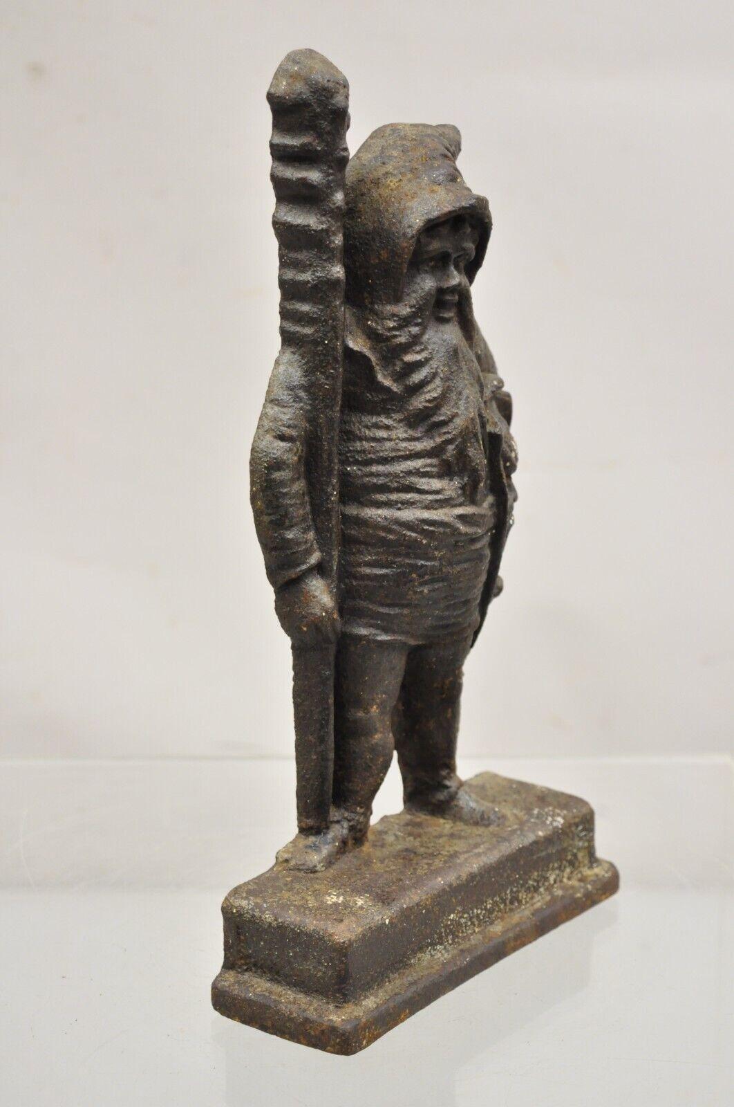 Antique butoir de porte victorien figuratif guerrier Gnome en fonte Bradley & Hubbard en vente 2