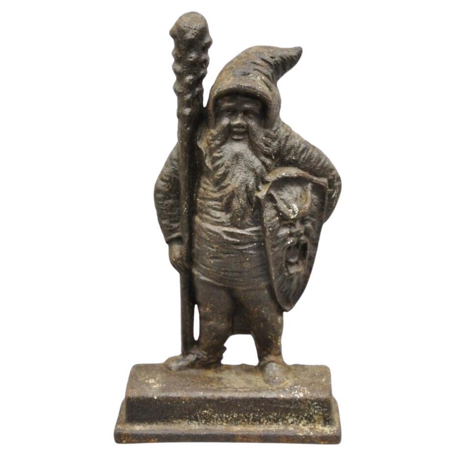 Antique butoir de porte victorien figuratif guerrier Gnome en fonte Bradley & Hubbard en vente