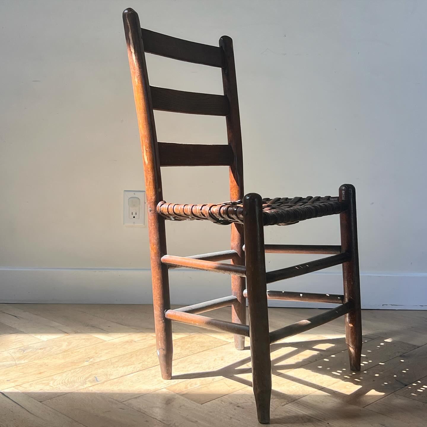 Antiker Beistellstuhl aus geflochtenem Holz, frühes 20. Jahrhundert  (American Arts and Crafts)