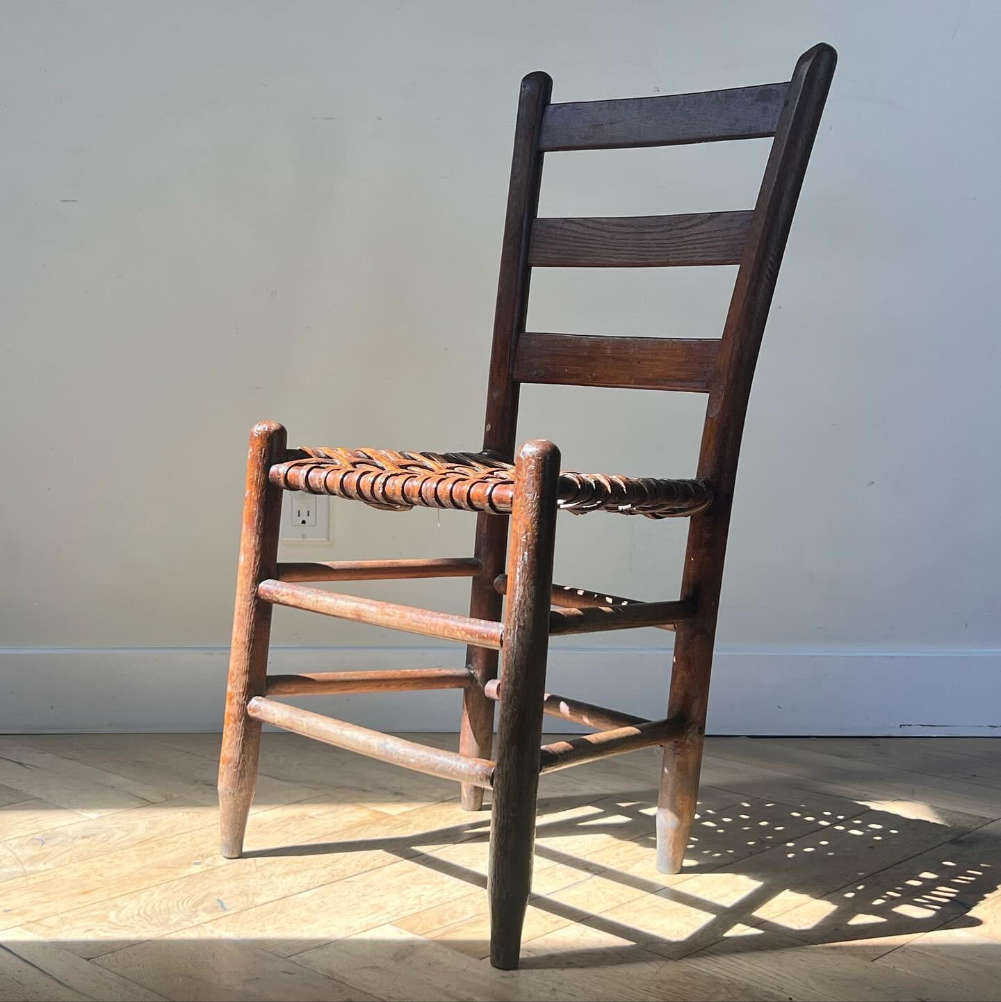 Antiker Beistellstuhl aus geflochtenem Holz, frühes 20. Jahrhundert  1