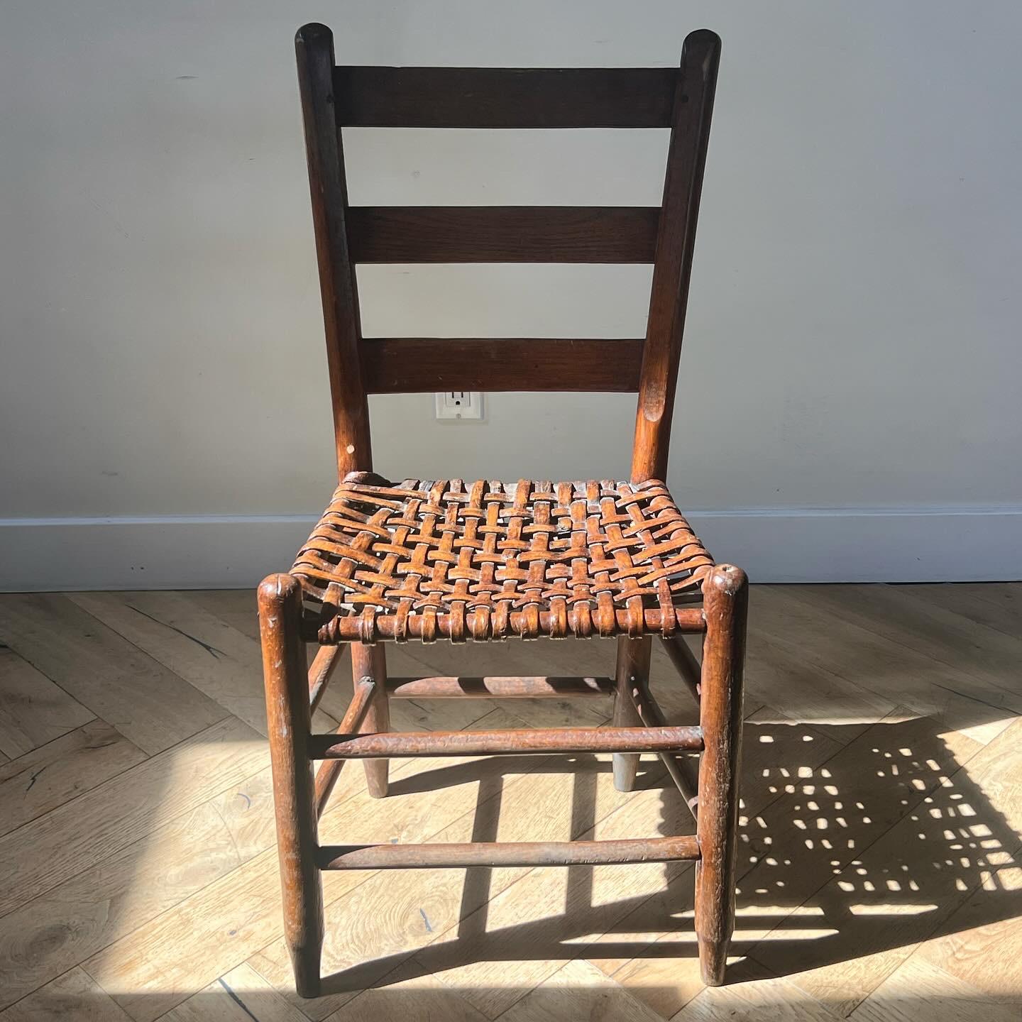 Antiker Beistellstuhl aus geflochtenem Holz, frühes 20. Jahrhundert  2