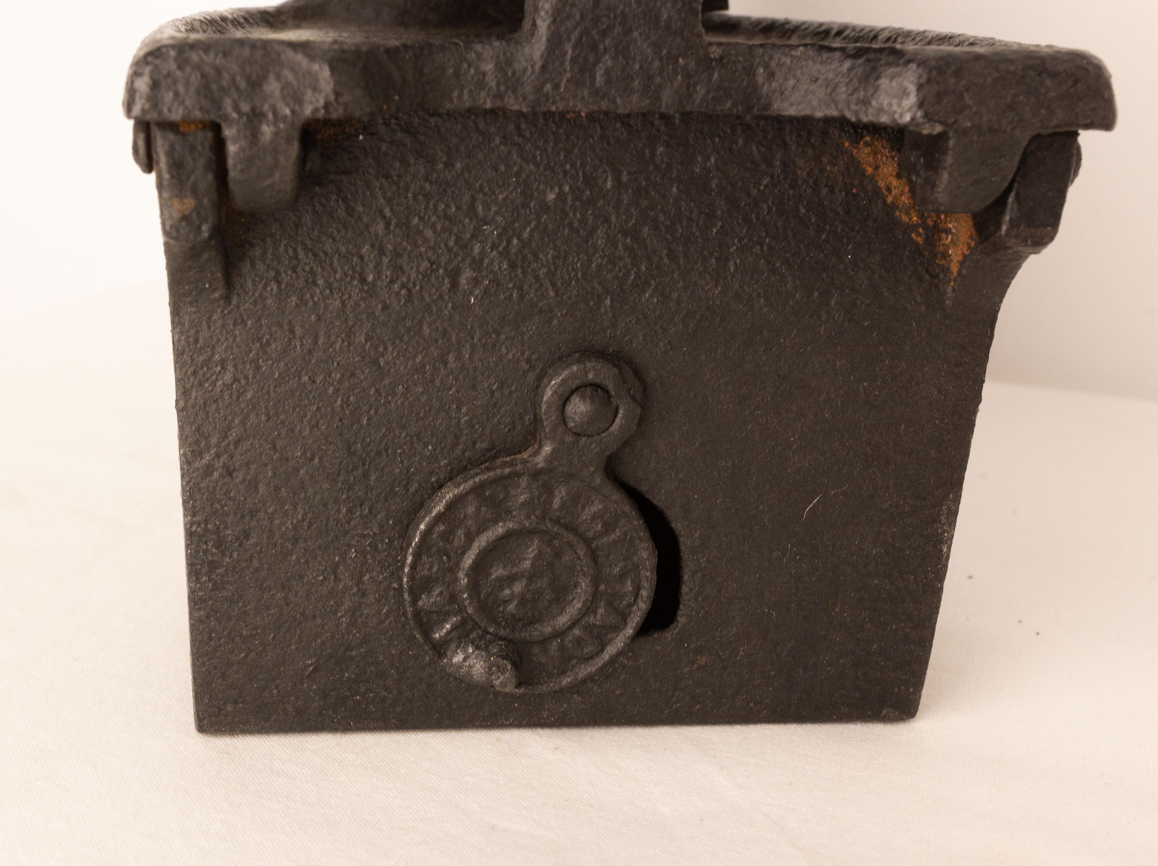 Antike flache Braise-Schminkpresse aus Gusseisen, Frankreich, 19. Jahrhundert im Angebot 5