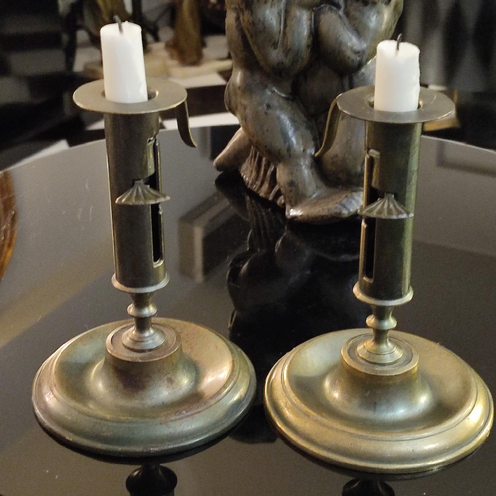 Antique Brass Adjustable Push Up Pair of Candleholders, 19th Century In Good Condition For Sale In Bochum, NRW
