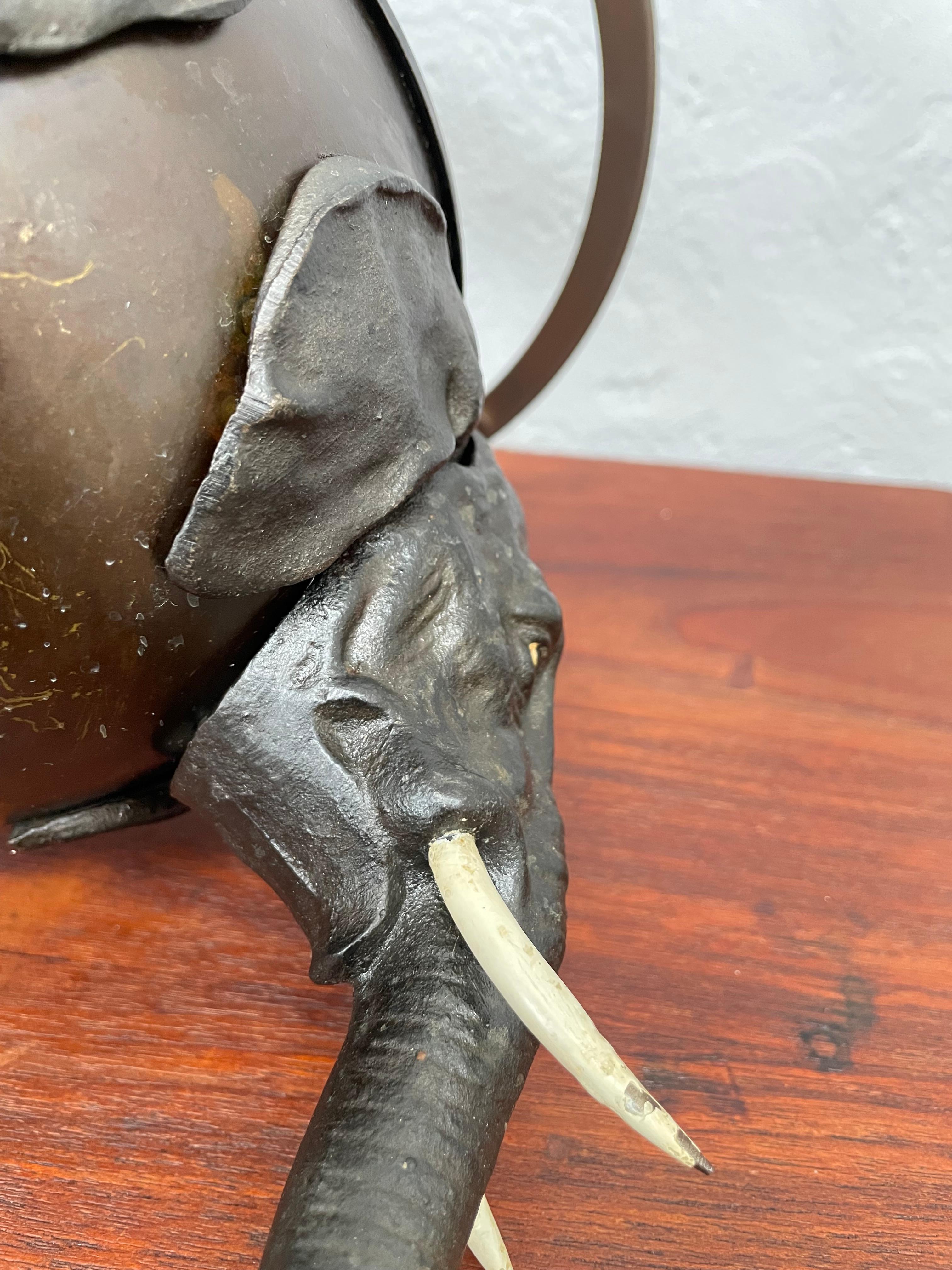 Lampade a forma di elefante in ottone e ghisa di Voss of Denmark in vendita 8