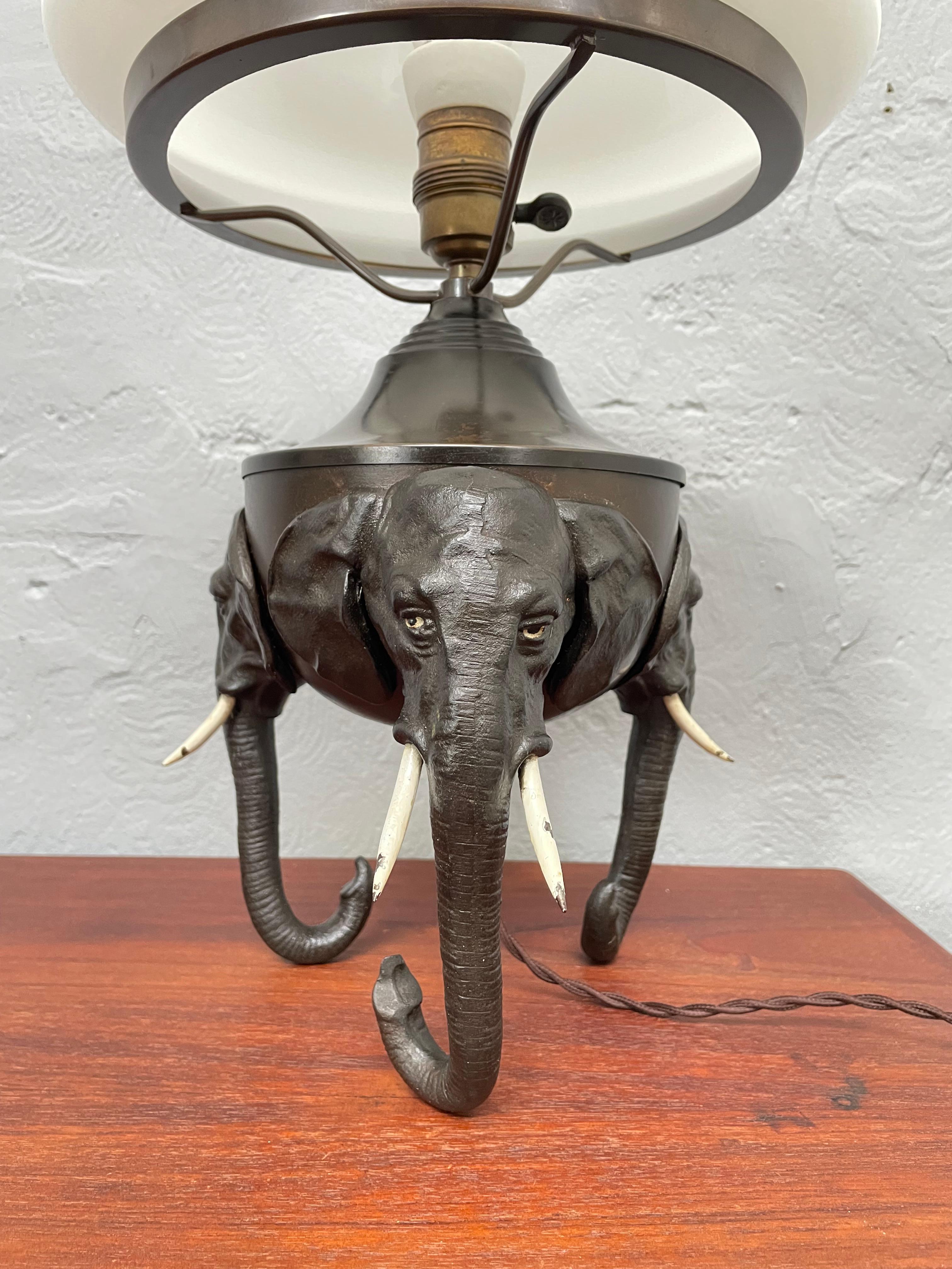 Lampade a forma di elefante in ottone e ghisa di Voss of Denmark In condizioni buone in vendita a Søborg, DK