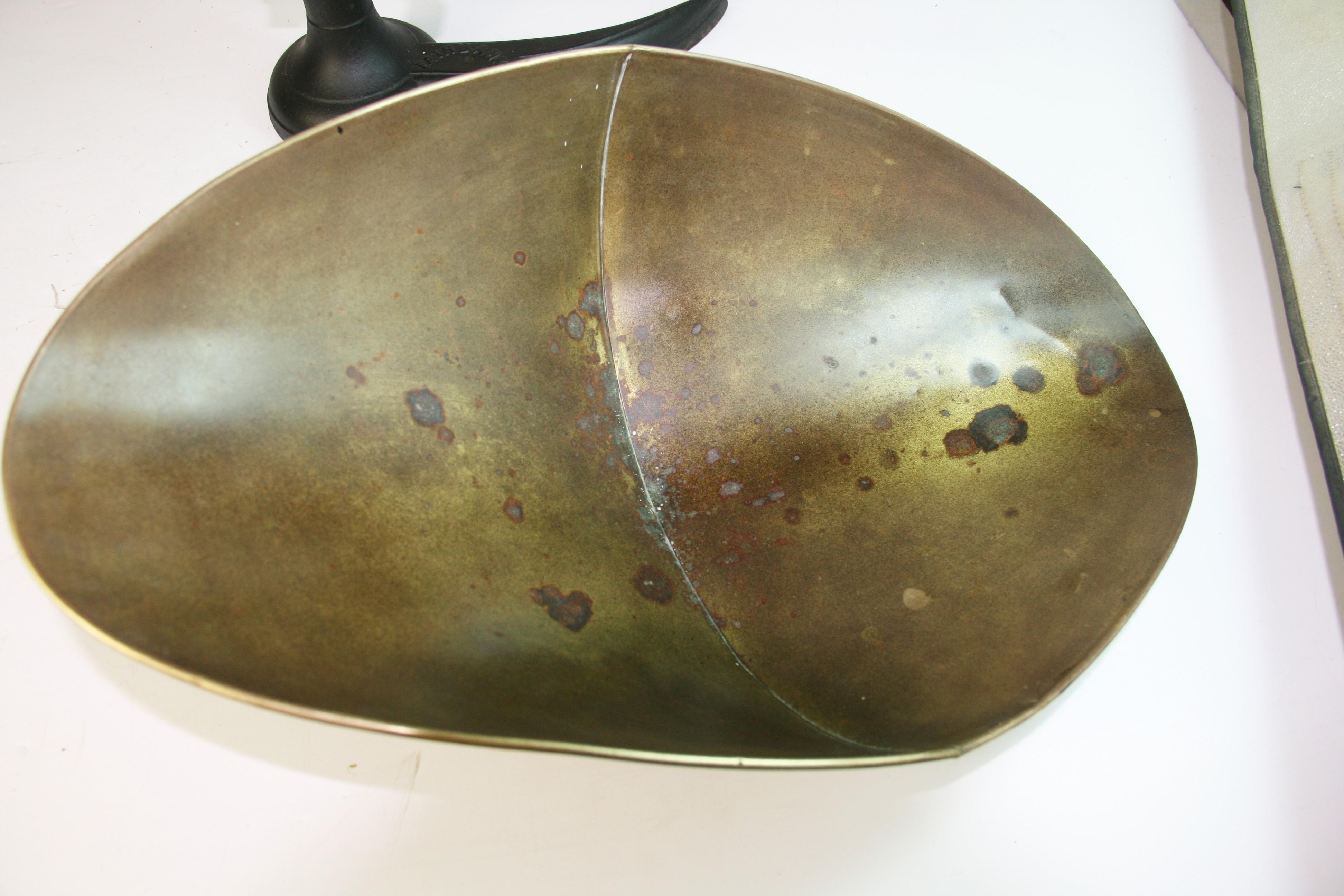 Ancienne écaille de jardinière/ Jardinière en laiton et fonte de Fairbanks en vente 6