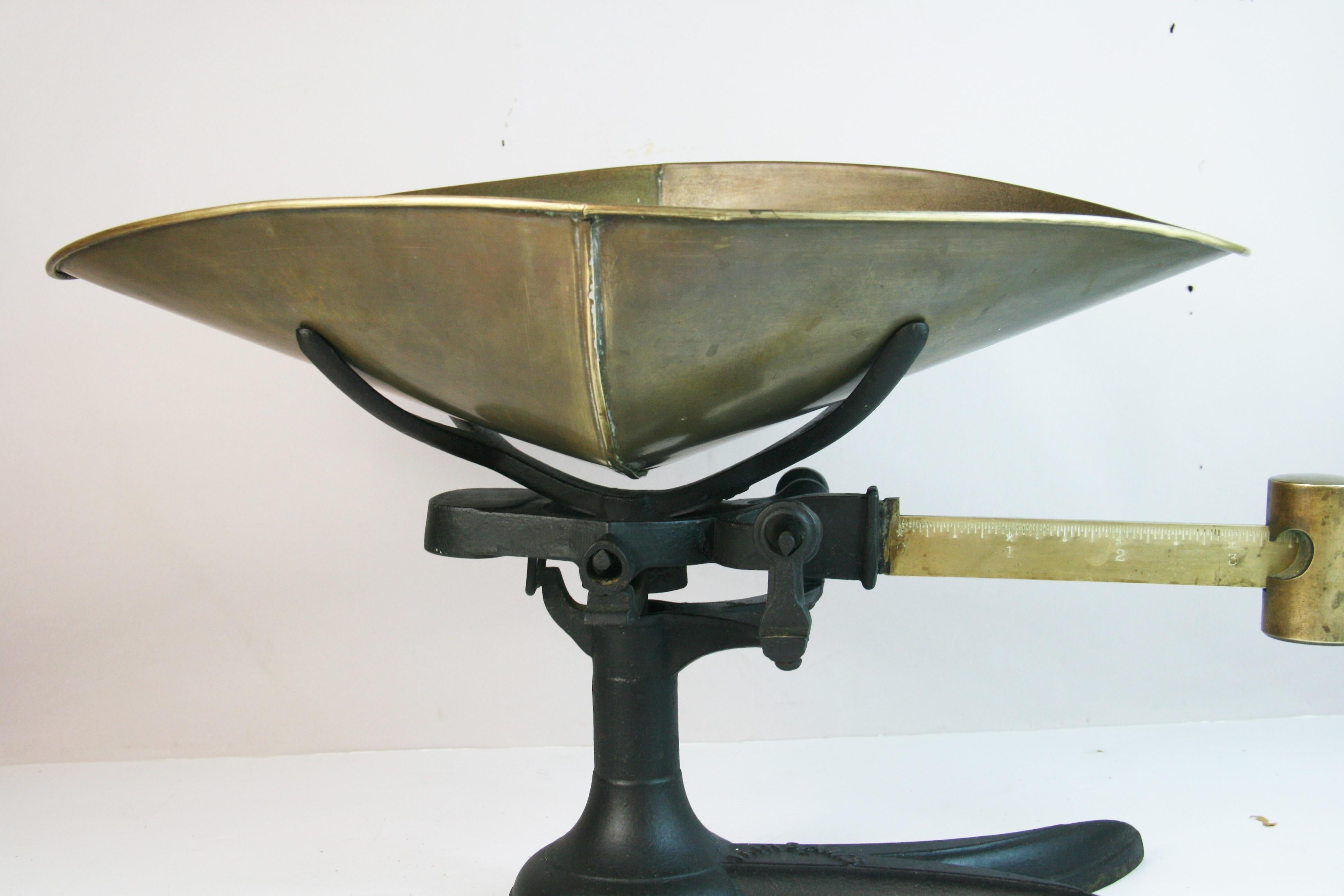 Ancienne écaille de jardinière/ Jardinière en laiton et fonte de Fairbanks en vente 8