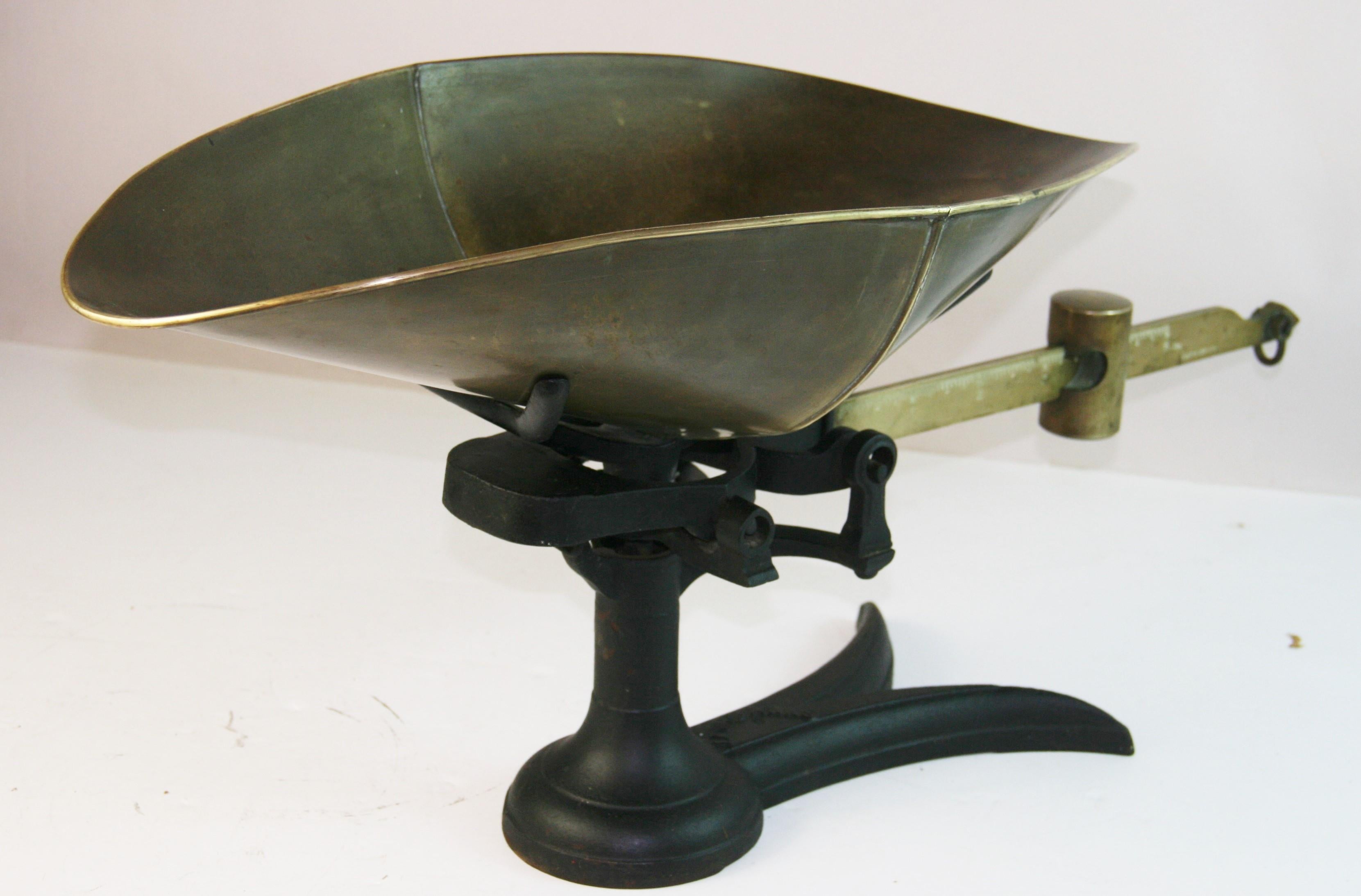 Ancienne écaille de jardinière/ Jardinière en laiton et fonte de Fairbanks en vente 2