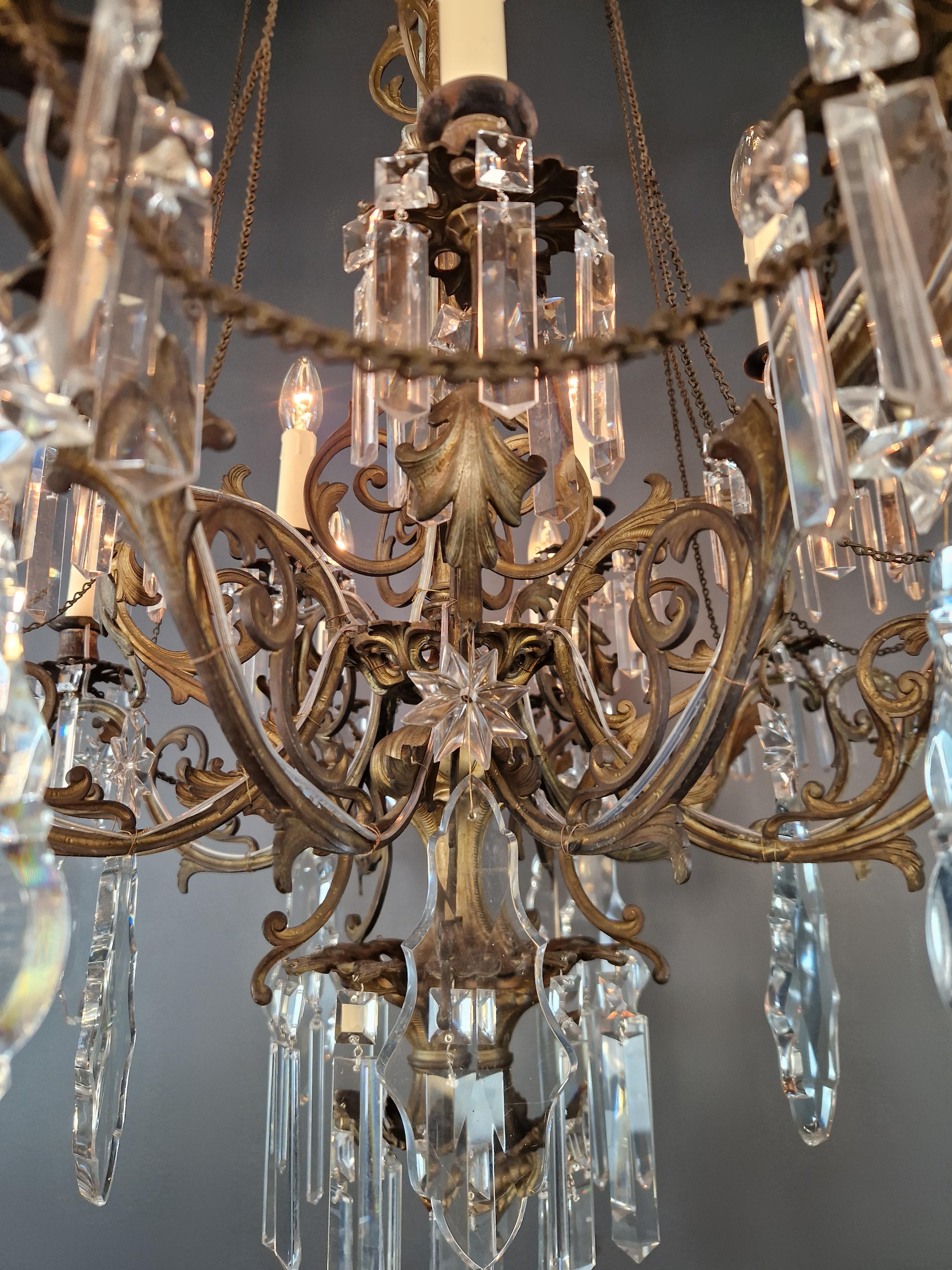 Antico lampadario in ottone e cristallo Storicismo Rococò Stile Neoclassico In condizioni buone in vendita a Berlin, DE