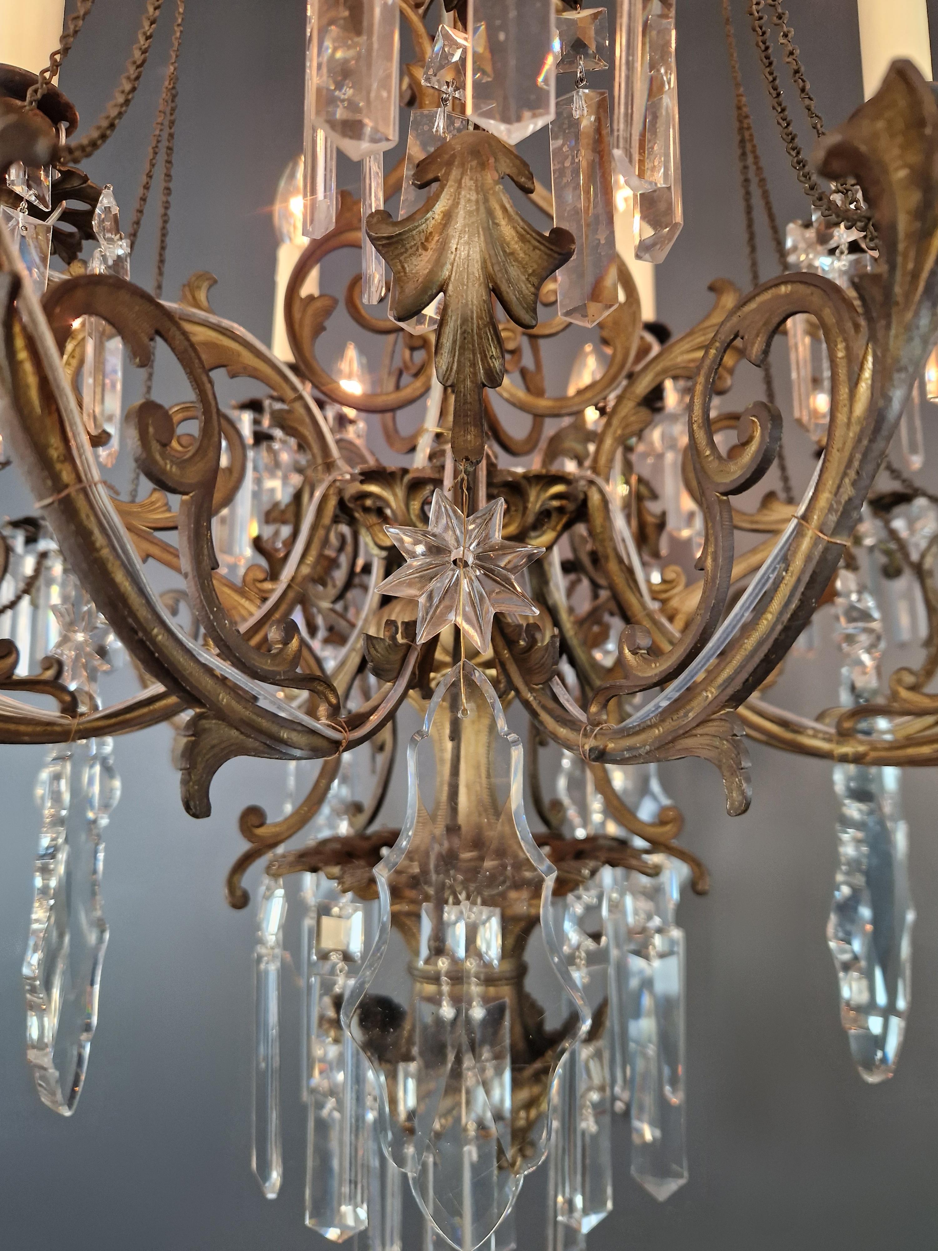XX secolo Antico lampadario in ottone e cristallo Storicismo Rococò Stile Neoclassico in vendita