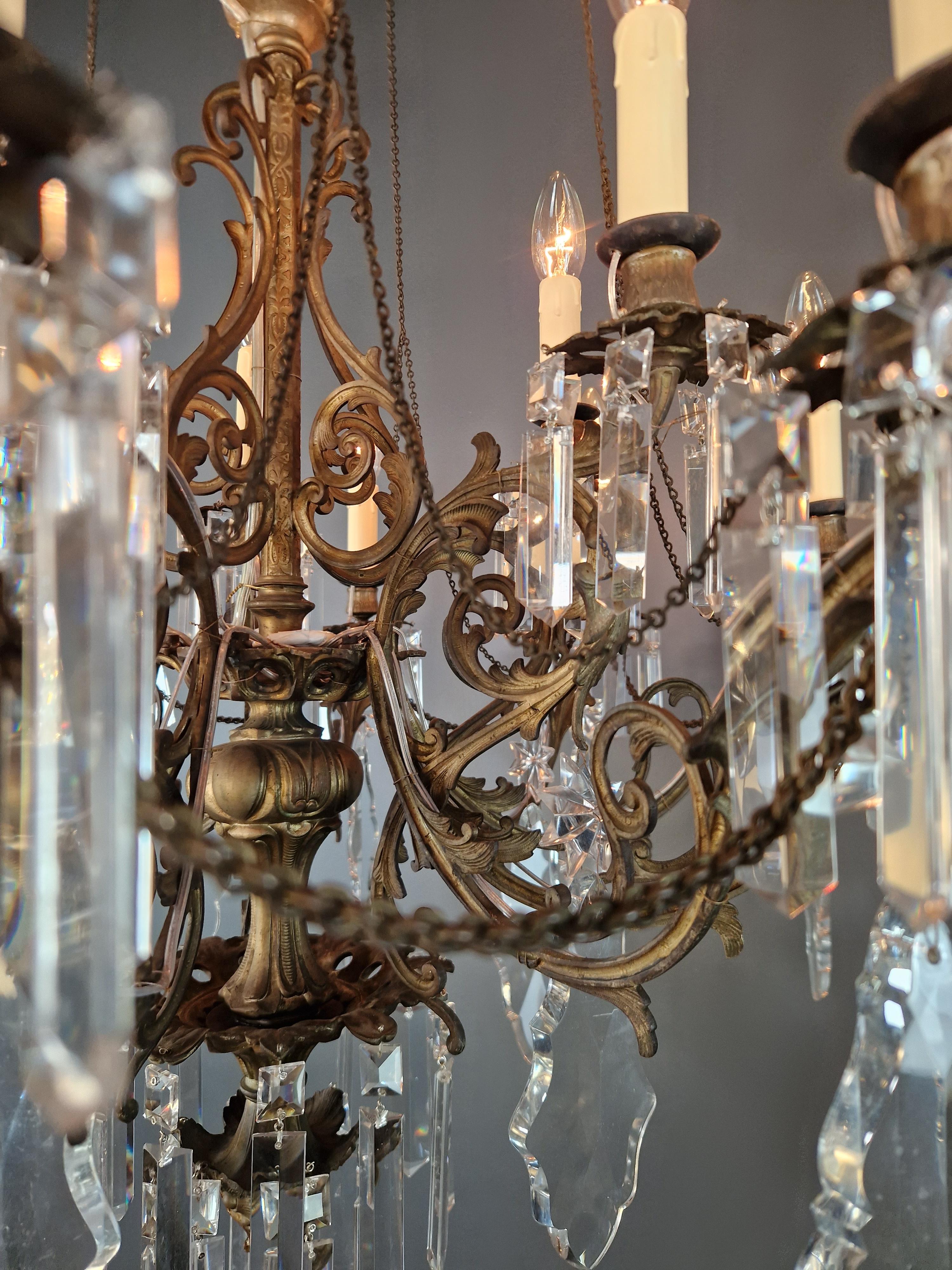 Antico lampadario in ottone e cristallo Storicismo Rococò Stile Neoclassico in vendita 1