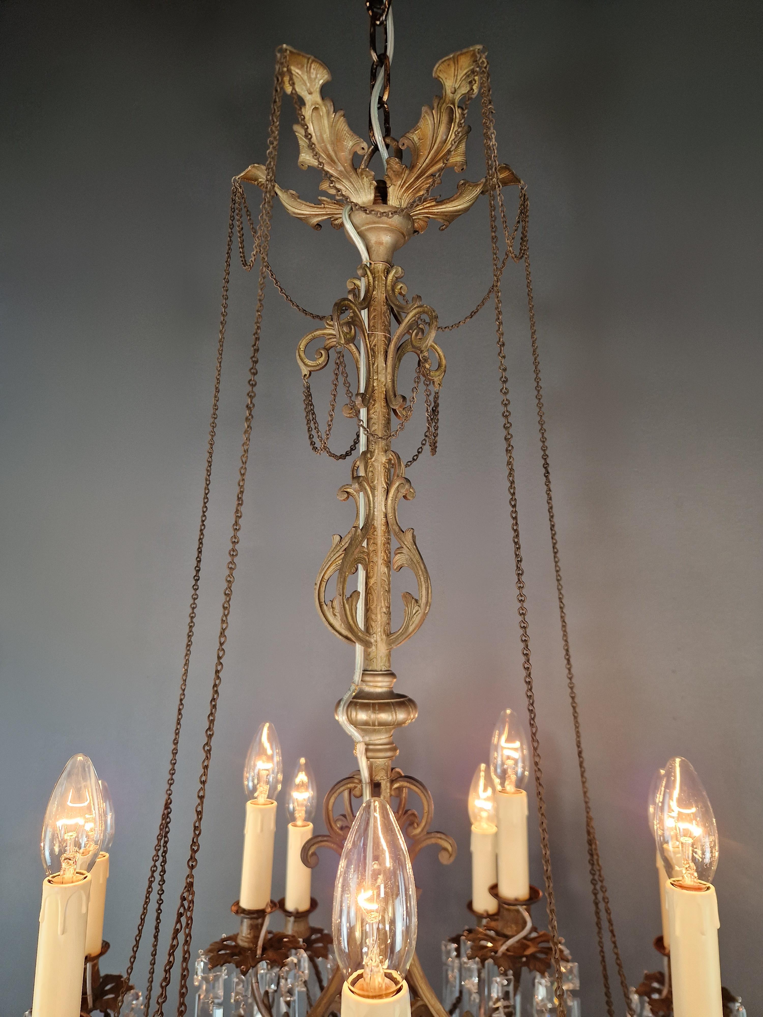 Antico lampadario in ottone e cristallo Storicismo Rococò Stile Neoclassico in vendita 2
