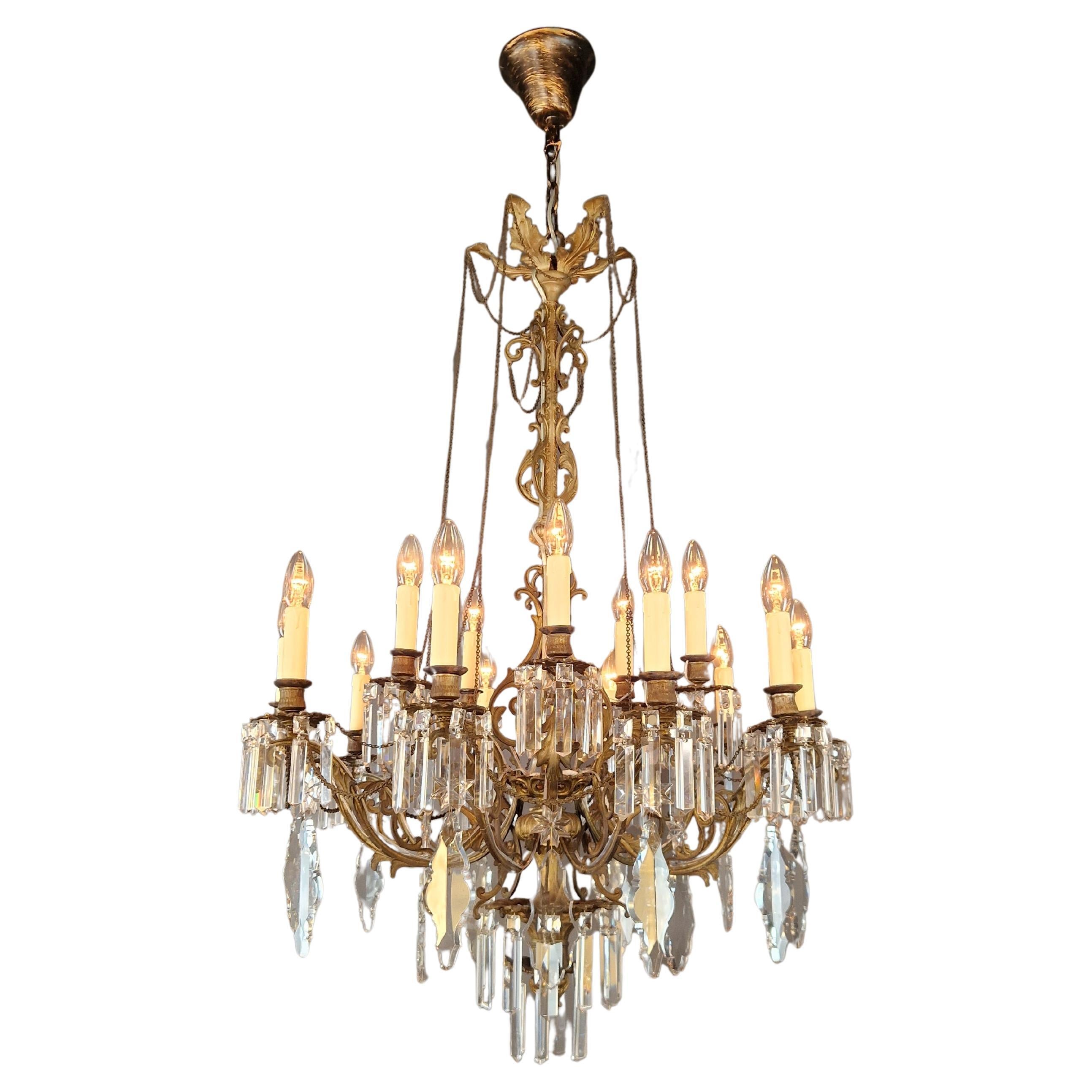 Antico lampadario in ottone e cristallo Storicismo Rococò Stile Neoclassico in vendita