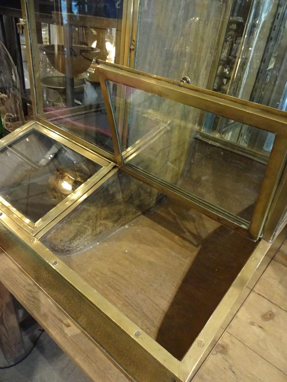 Elegant high quality vintage French brass and glass coffee display cabinet, originally from a shop in Lyon, circa 1890s. A wonderful and eye-catching way to store food wares or for boutique display.