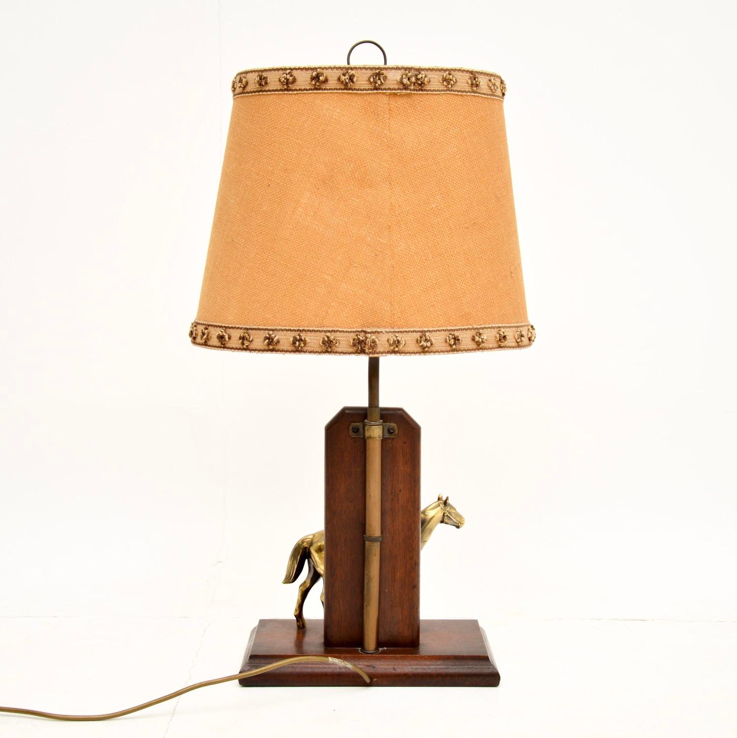 Antique Brass and Oak Equestrian Table Lamp im Zustand „Gut“ im Angebot in London, GB