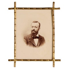 Marco antiguo de latón y bambú, Francia, década de 1880, 10 x 14 cm