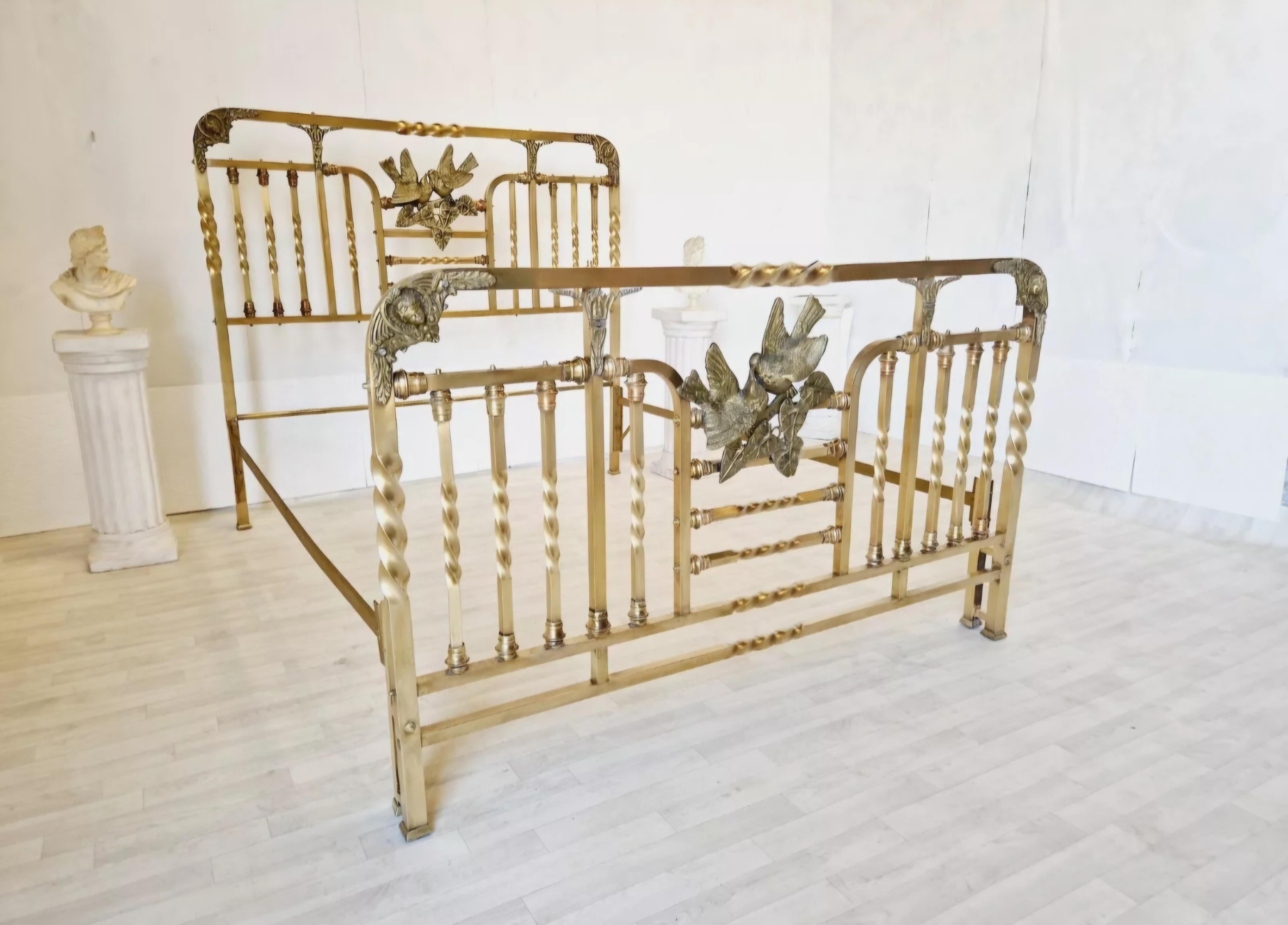 Lit en laiton ancien d'époque Art nouveau italien en vente 1