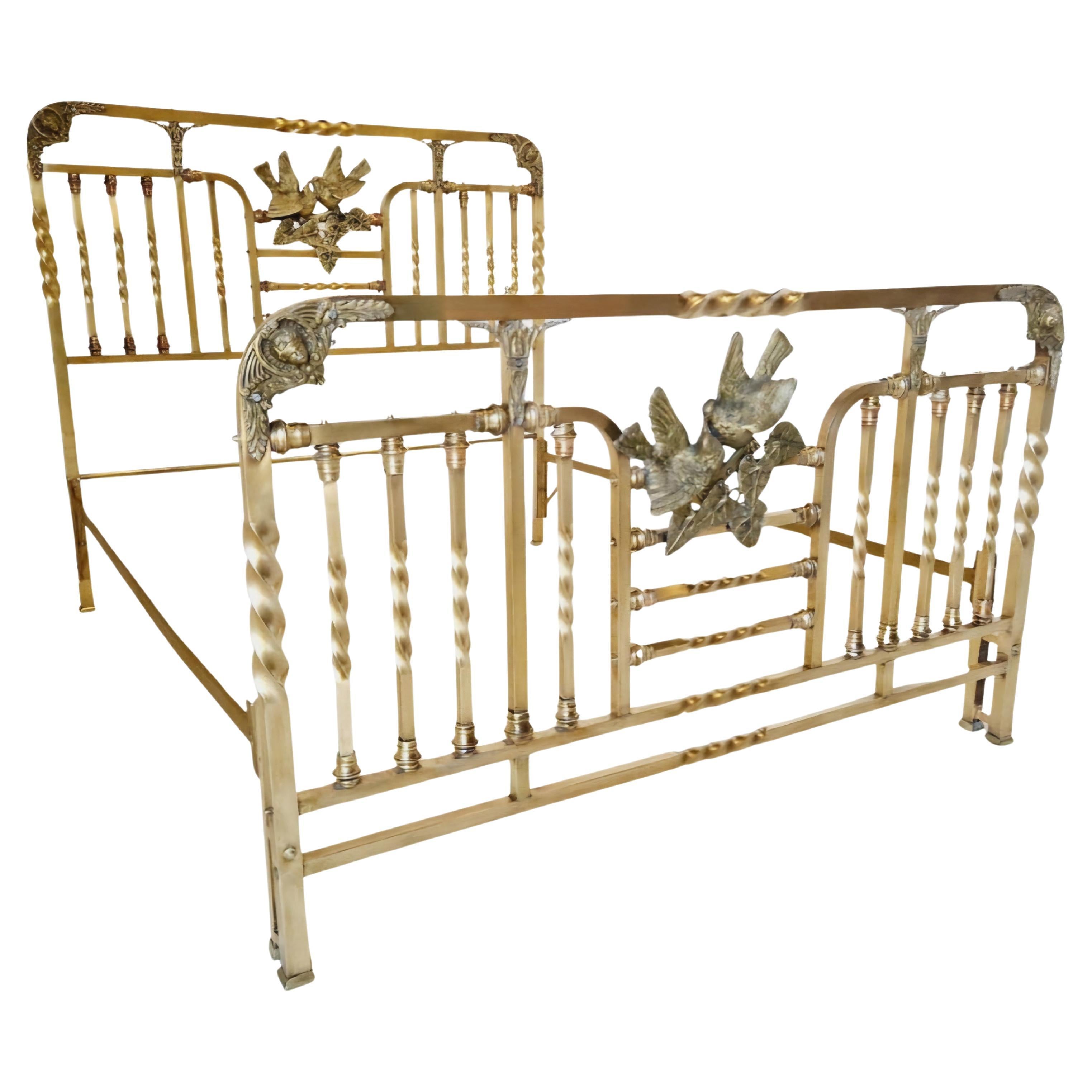 Antigua Cama de Latón Italiana Periodo Art Nouveau