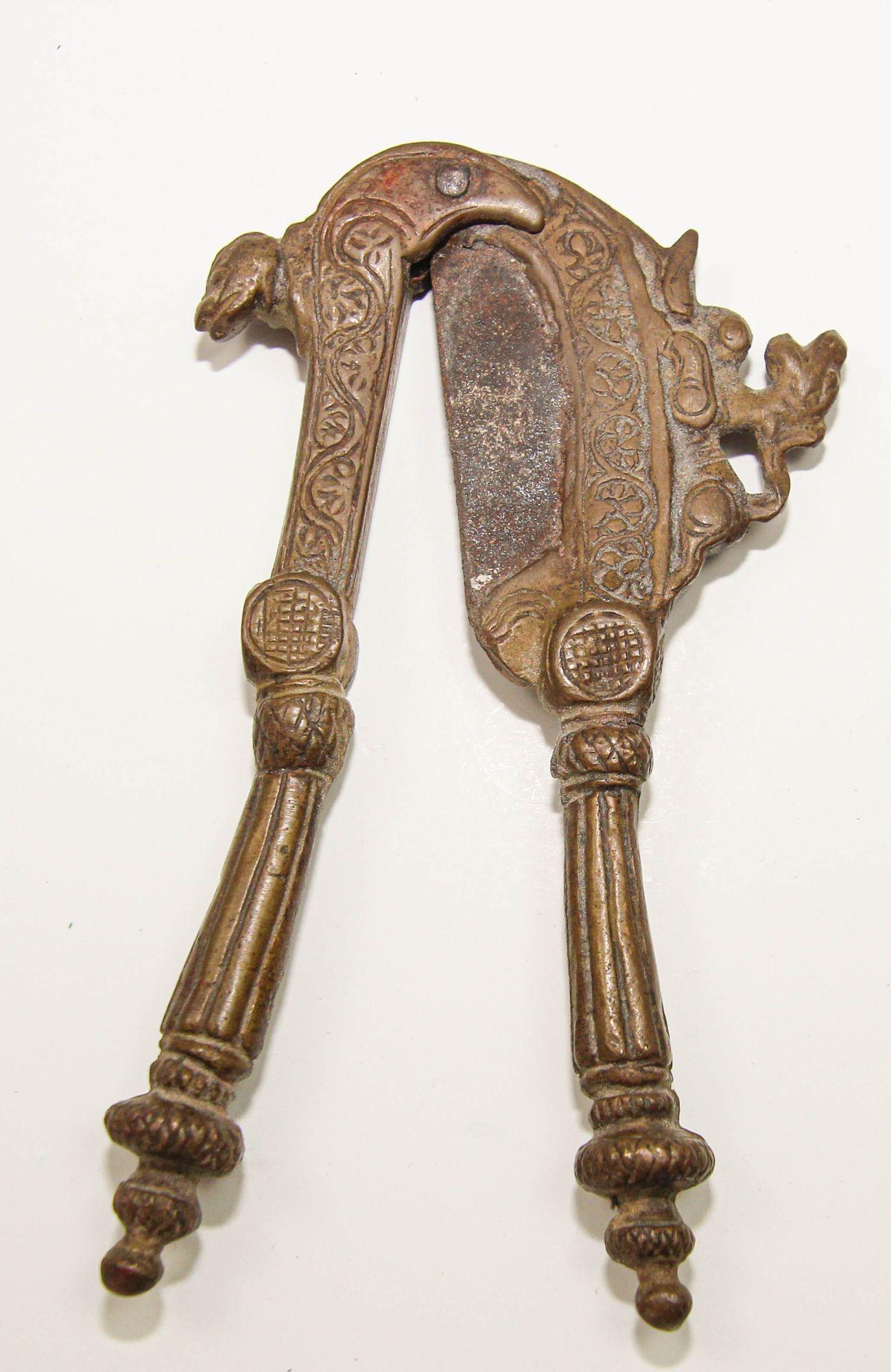 Sculpté à la main Cuillère à noix de bétel ancienne d'Inde, artefact asiatique de collection en vente