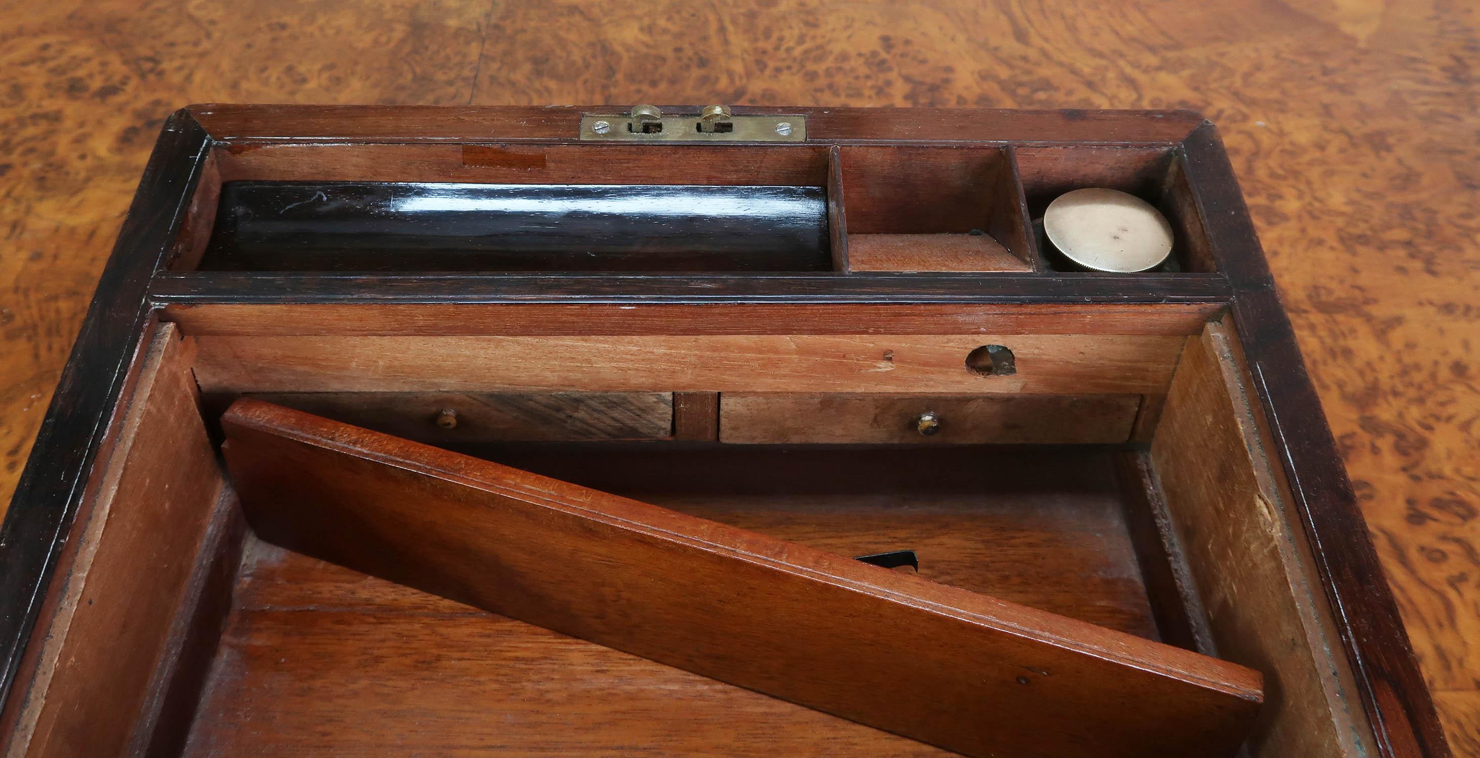 Caja de escritura de latón antiguo con cajones secretos. Inglés C.1830 3