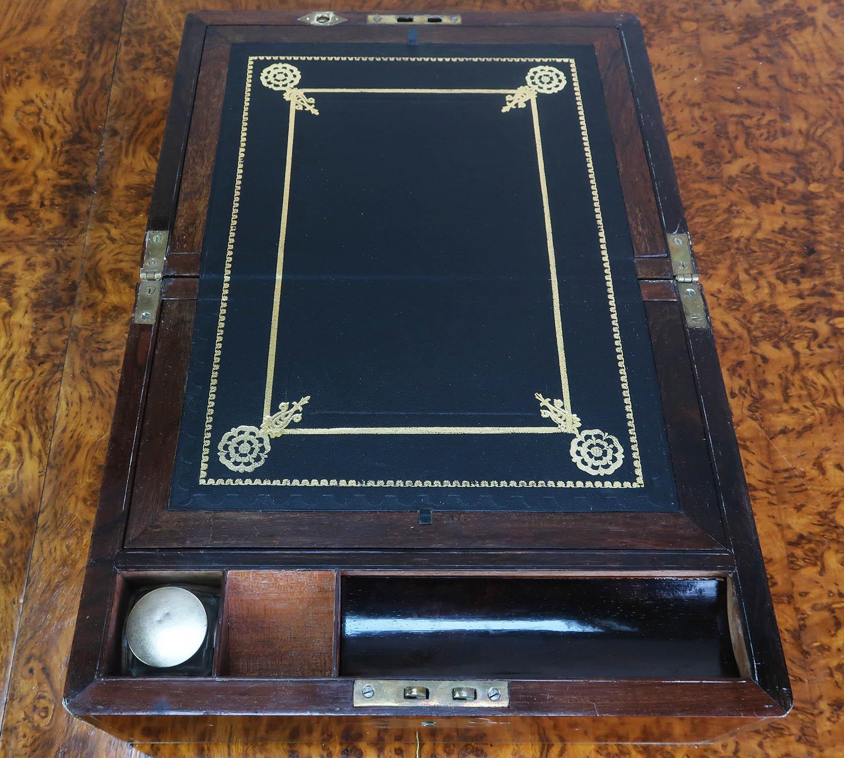 Caja de escritura de latón antiguo con cajones secretos. Inglés C.1830 Chapado